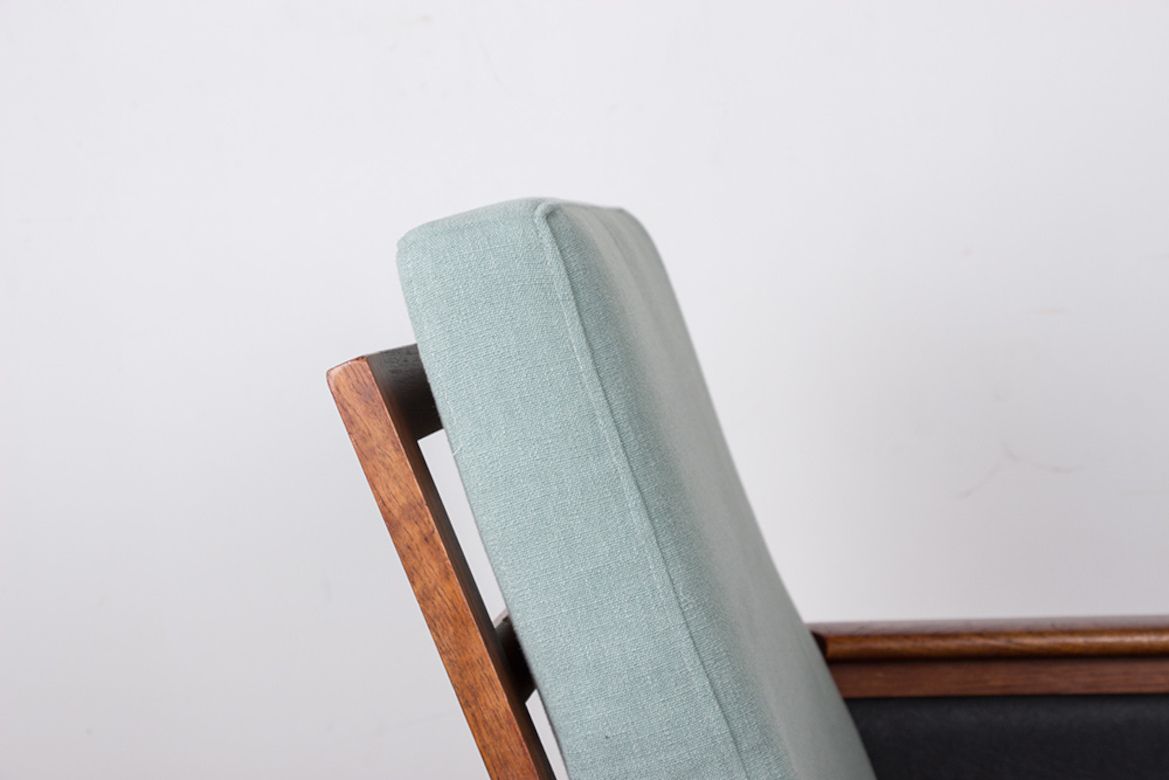 photo furniture Paire de fauteuils danois en teck, tissu et cuir, modèle N°4 Capella, Illum Wikkelsø pour Niels Eilersen, 1960