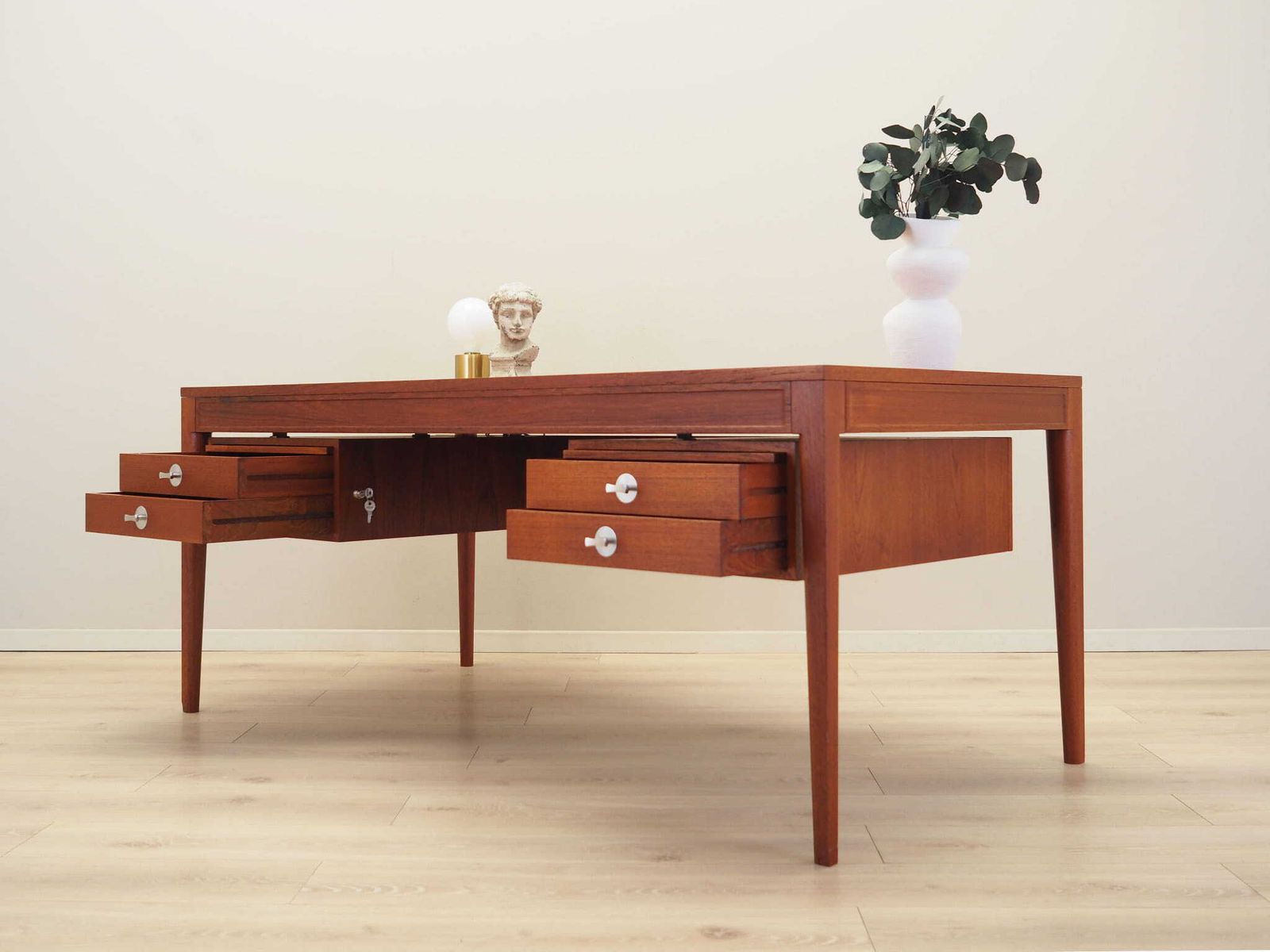 Teak Desk, Danish Design, 1970s, Designer: Finn Juhl, Manufacturer: France & Son photo Furniture