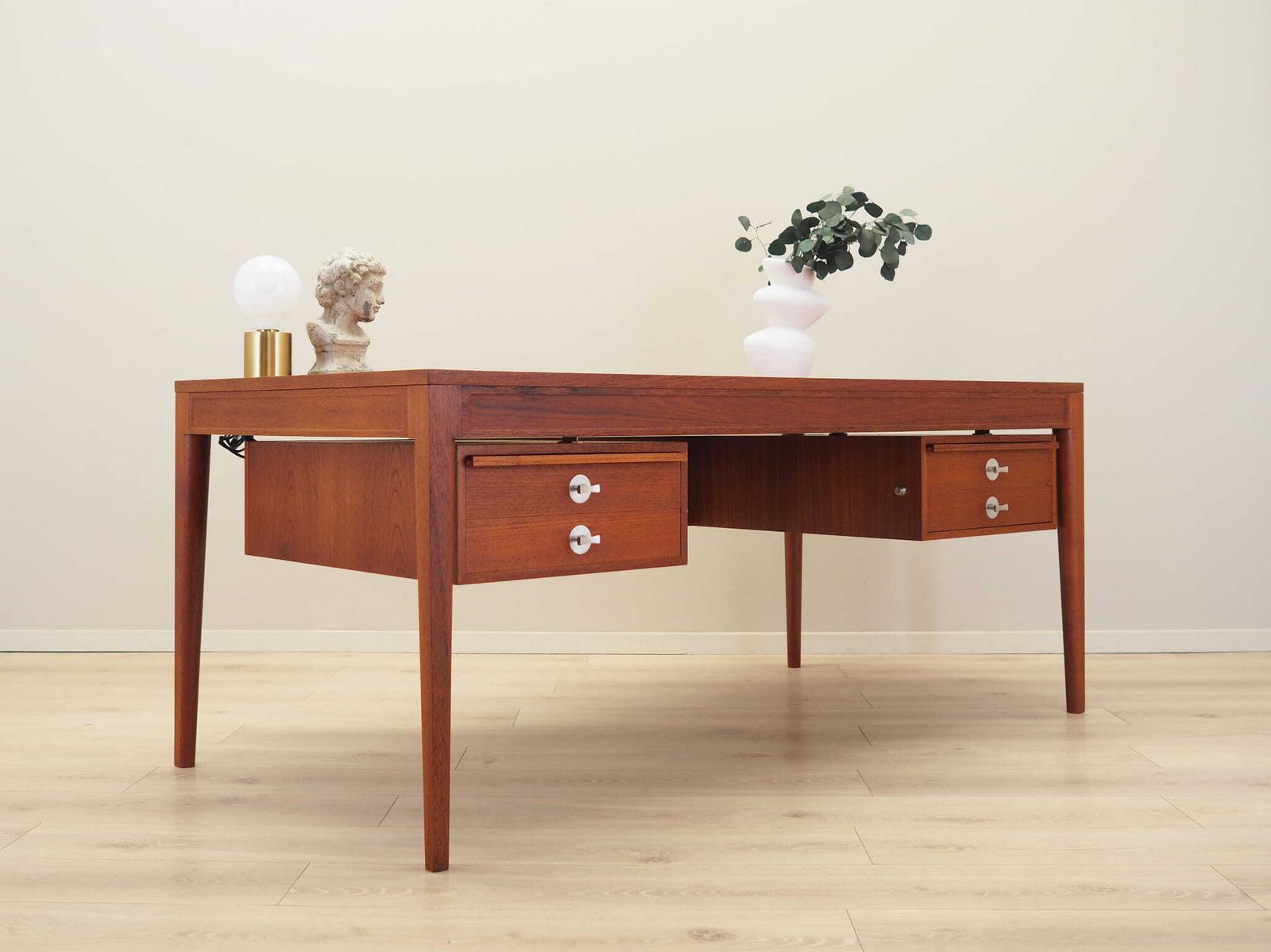 Teakhouten Bureau, Deens Design, Jaren 1970, Ontwerper: Finn Juhl, Fabrikant: France & Son photo 7989.0