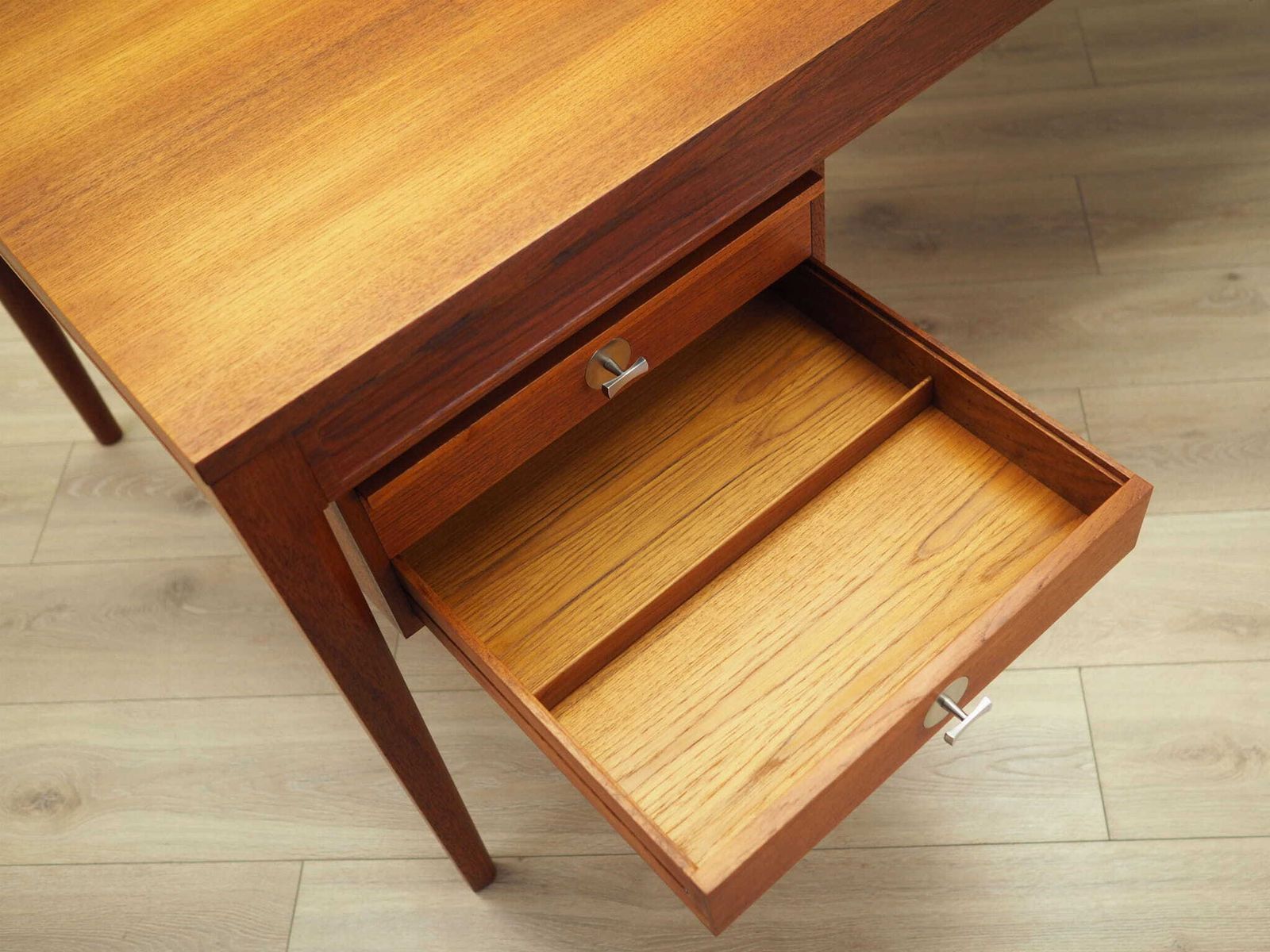7989.0 Teak Desk, Danish Design, 1970s, Designer: Finn Juhl, Manufacturer: France & Son photo