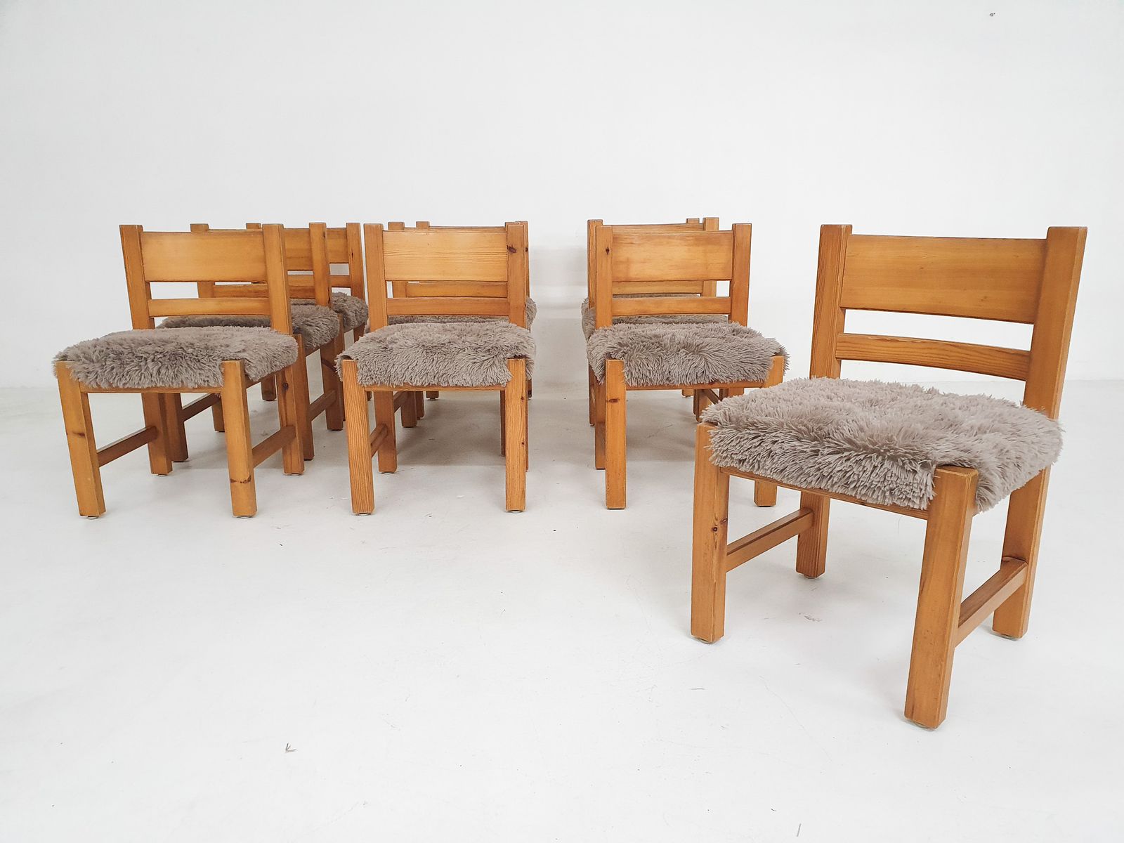 photo furniture Set Van 10 Grenenhouten Eetkamerstoelen In De Stijl Van Ate Van Apeldoorn, Nederland, Ca. Jaren 1970