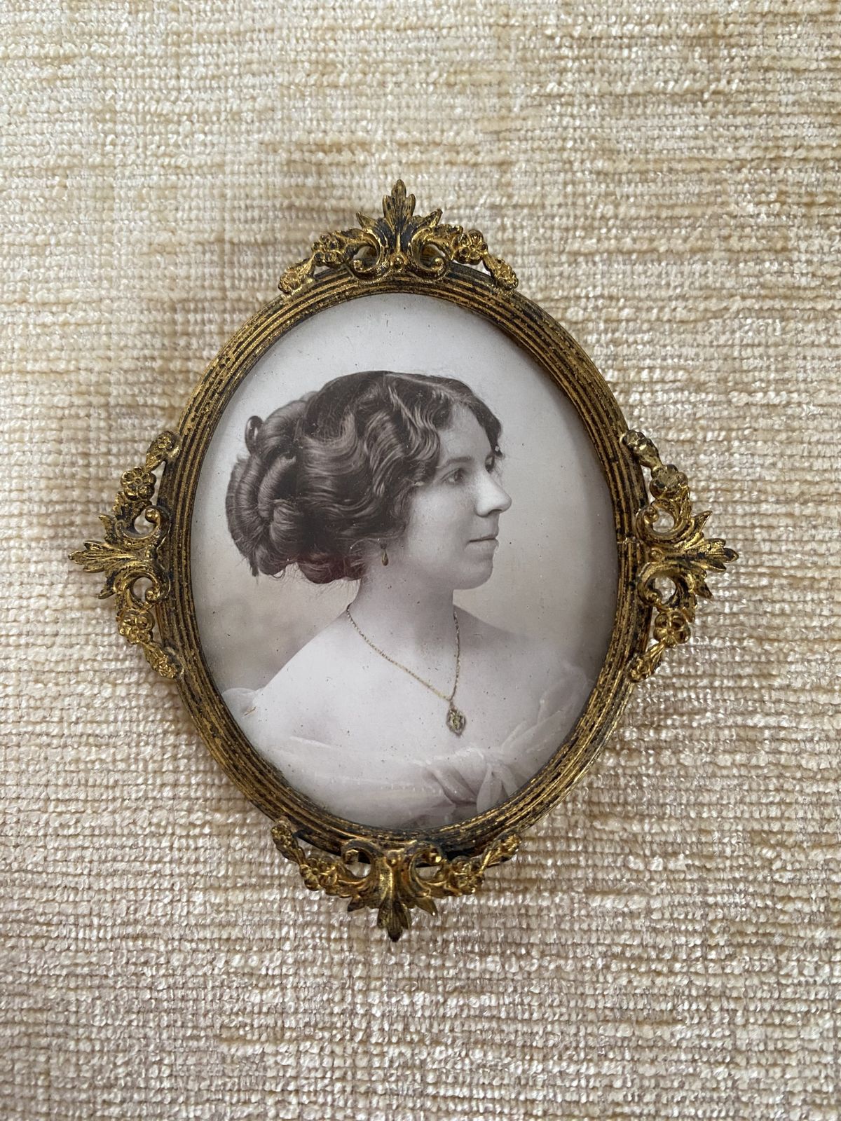 A Very Beautiful Victorian Lady Framed In A Lovely Frame To Match.