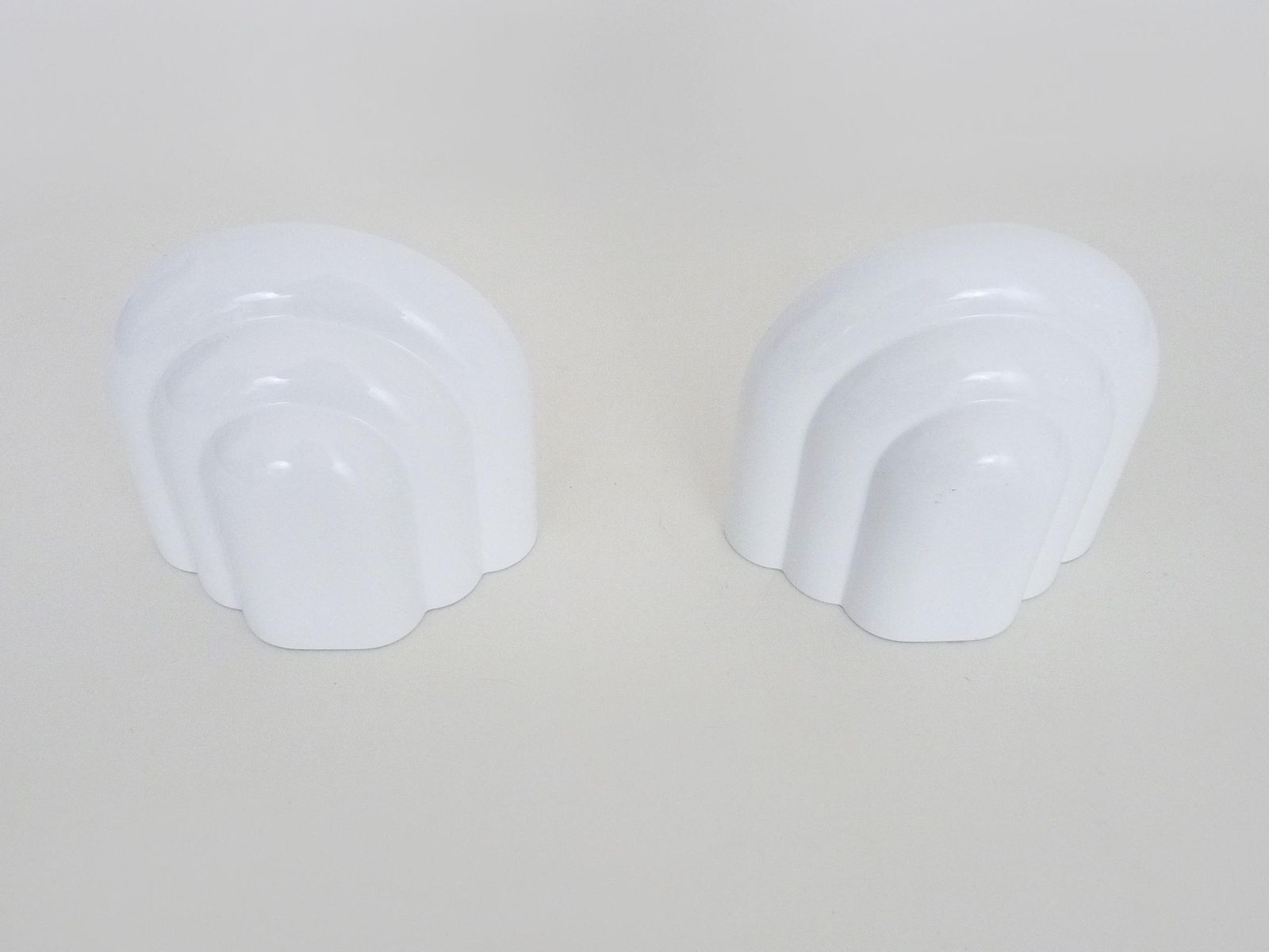 Pair Of Art Deco Style Wall Lights In White Lacquered Metal. Year 80 photo vinterior