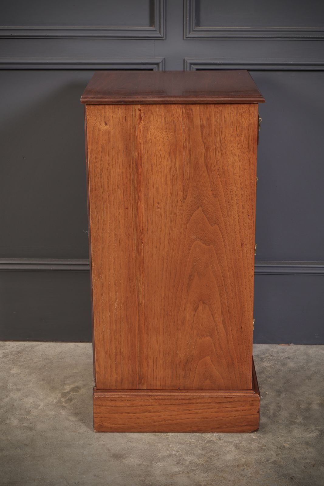 photo furniture Pair Of Late Victorian Walnut Bedside Chests