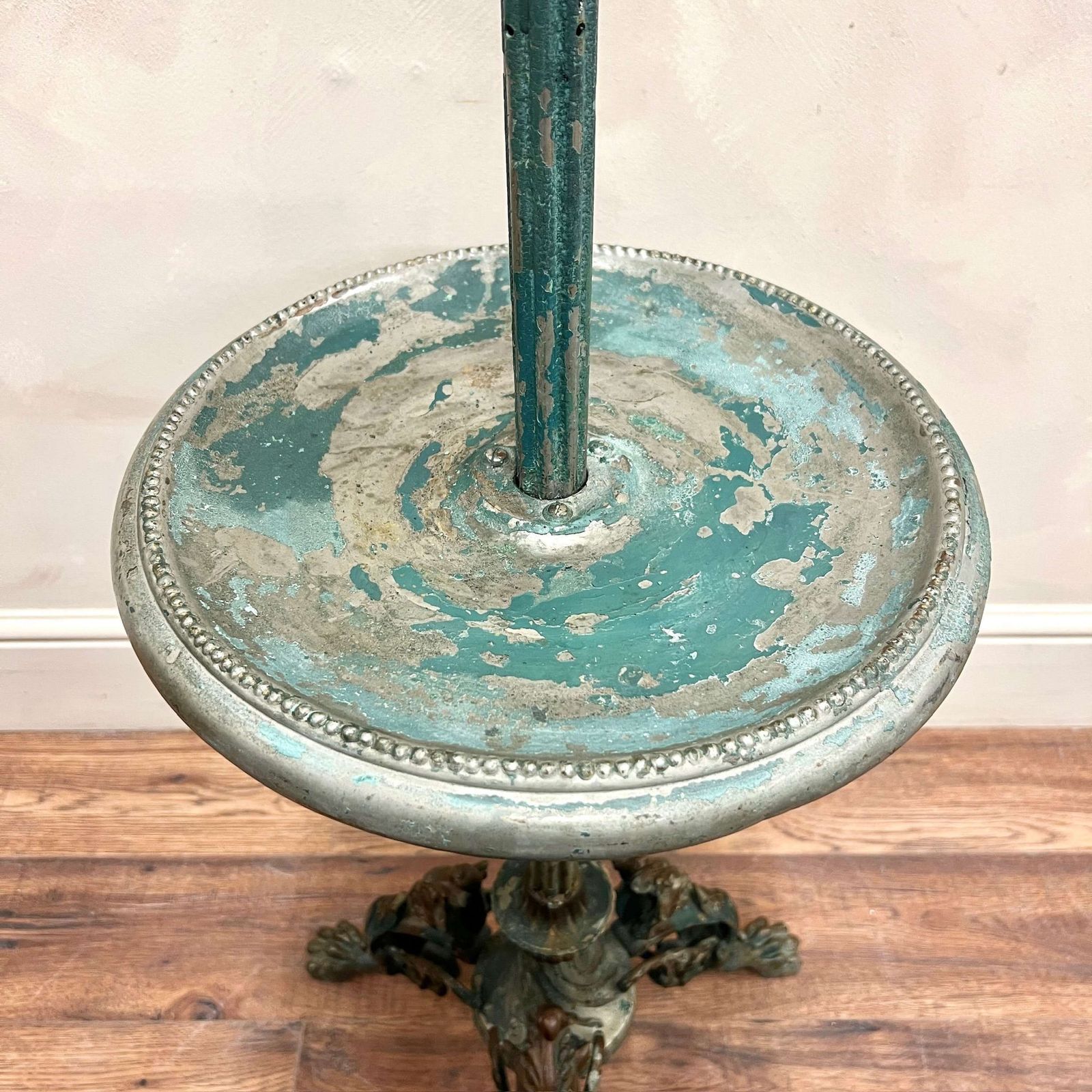 French 19th Century Green Lion Paw Floor Table Lamp photo vinterior