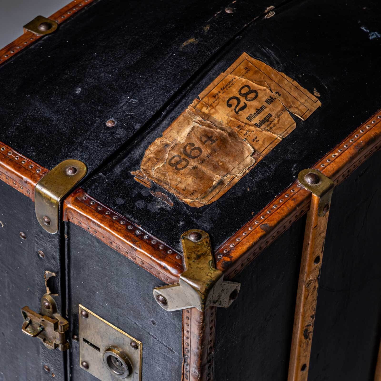 photo vintage Leather Wardrobe Trunk, Probably Germany, Early 20th Century
