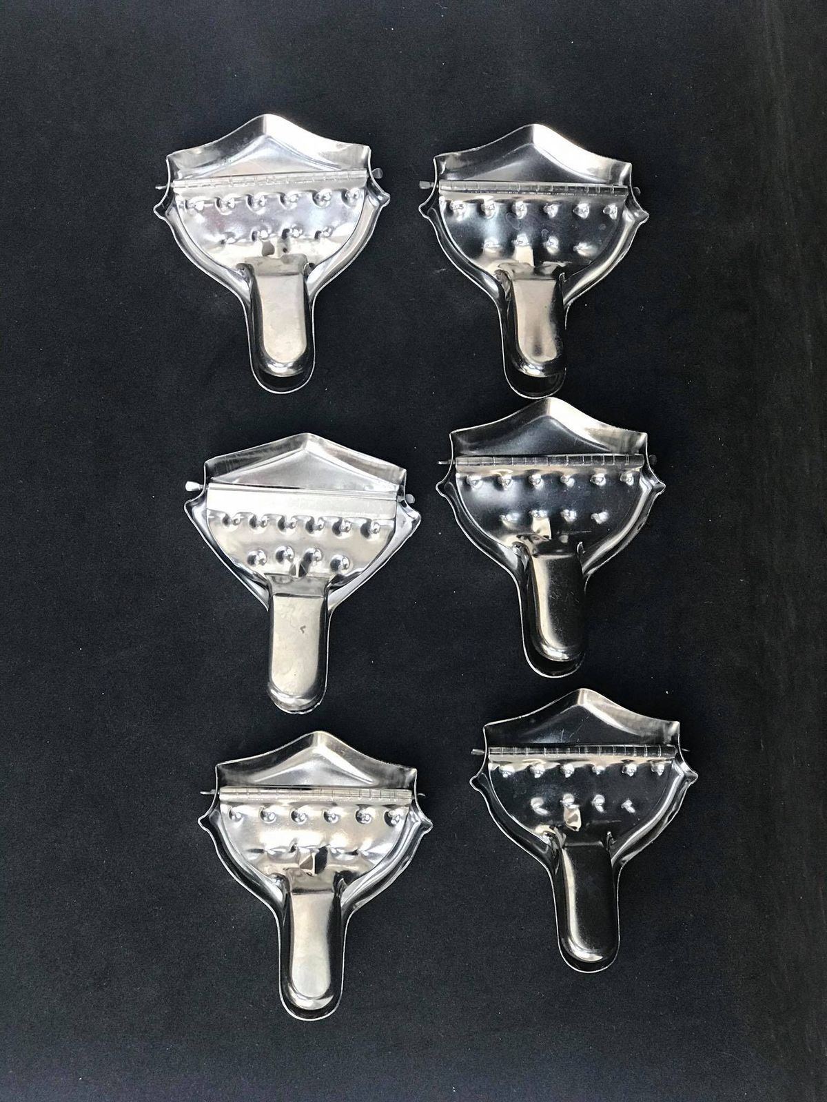 photo furniture Lemon Squeezers 6 Old Individual Metal, Retro Table, Vintage Table, Hostess Gift, Table Oysters, Seafood Table