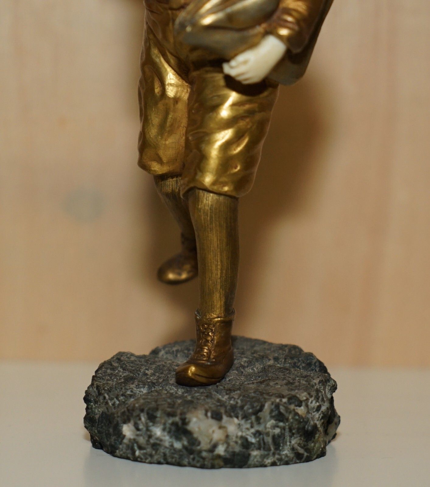 19th Century Gold Gilt Bronze Demetre H Chiparus Signed Newspaper Boy Statue photo vinterior
