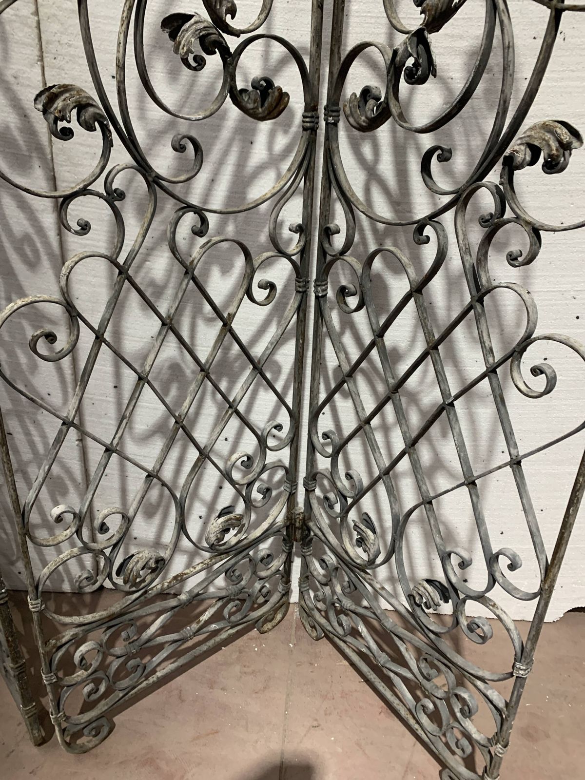 20th Century Wrought Iron Four Leaf Partition photo vinterior