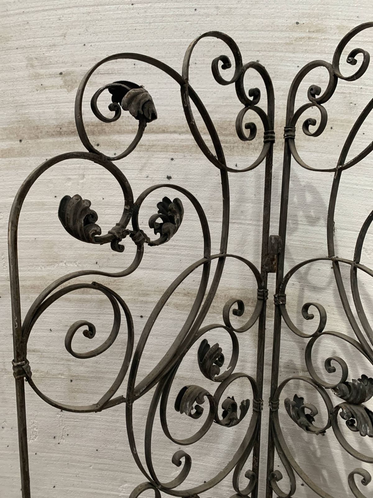 1065.9 20th Century Wrought Iron Four Leaf Partition photo