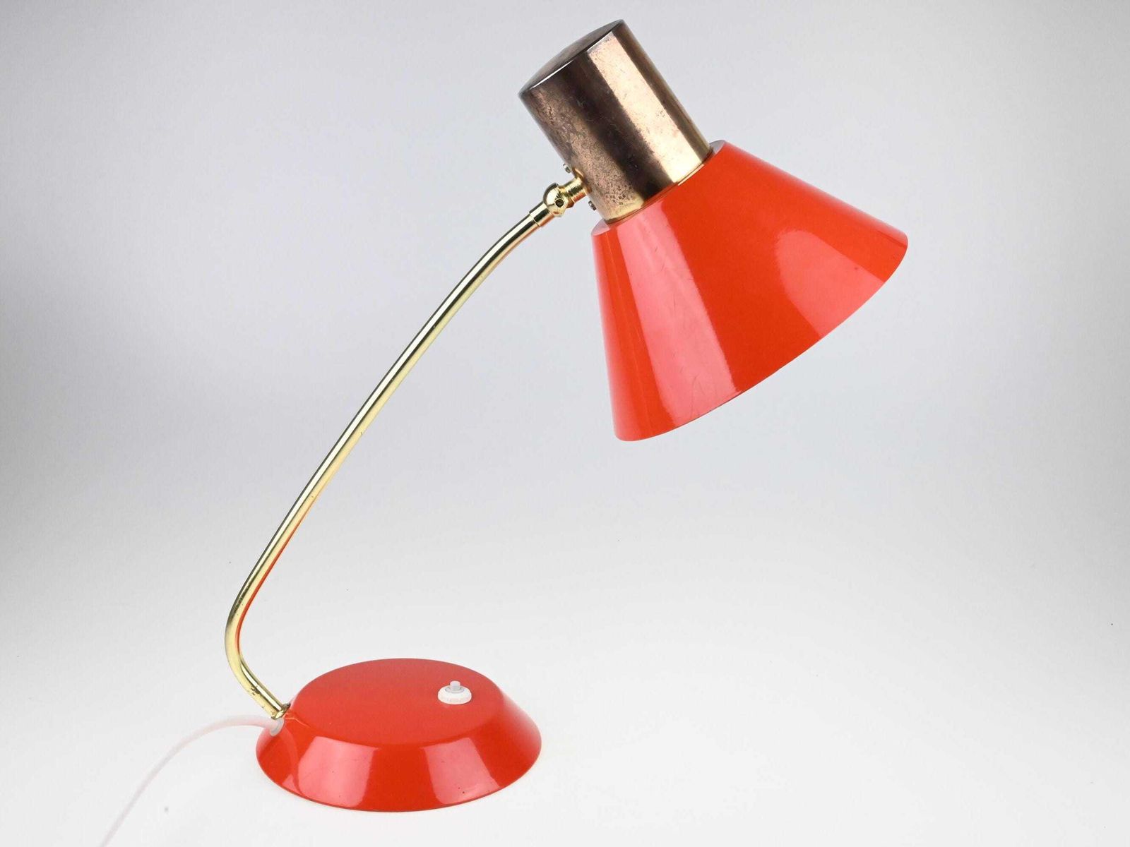 Vintage rode Duitse tafellamp, ook bekend als DDR-lamp, vintage tafellamp, industriële lamp, bureaulamp, mid-century lamp, retro rode lamp, oude lamp