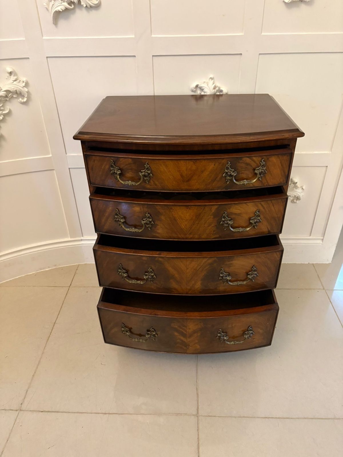 Antique Early 20th Century Quality Figured Mahogany Bow Fronted Chest Of Four Drawers photo vinterior