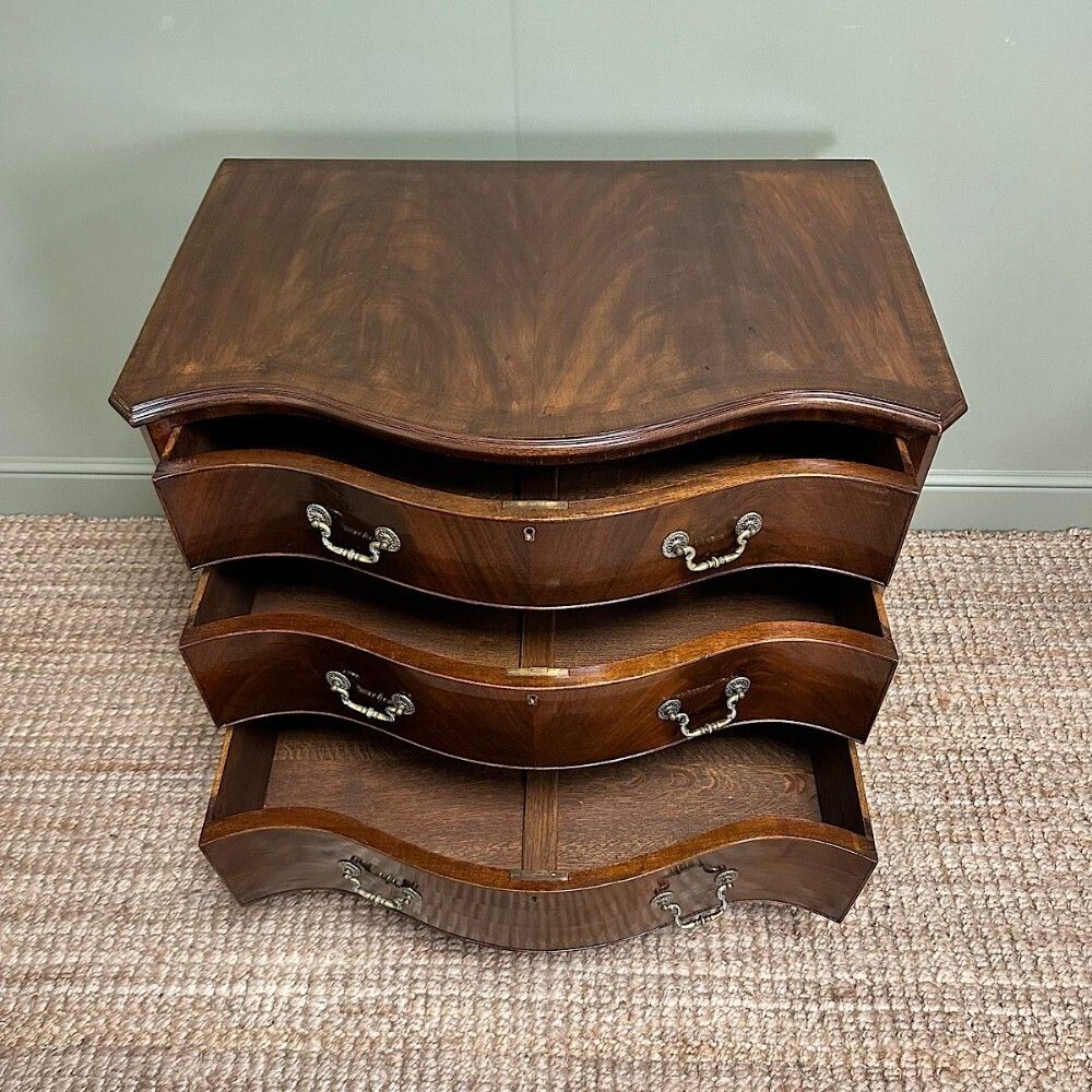 Stunning Small Antique Edwardian Serpentine Chest Of Drawers photo for sale