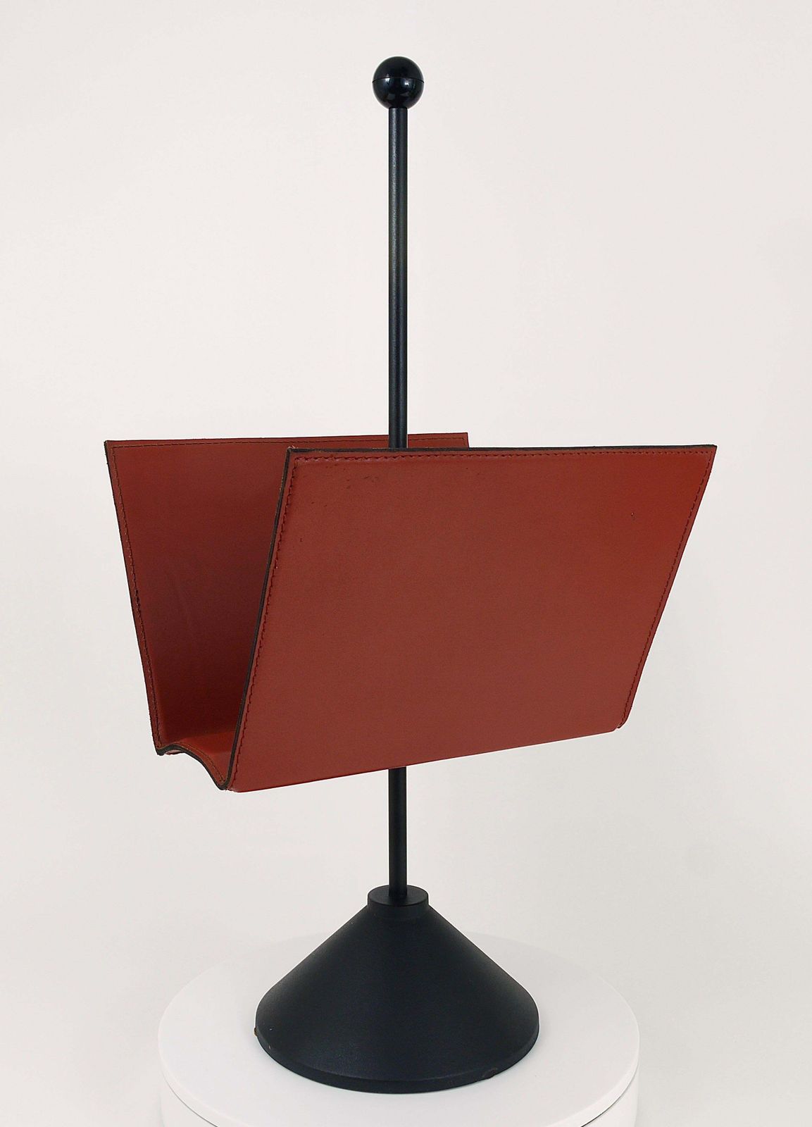 Porada Arredi Black Post Modern Leather Magazine Rack News Stand, Italy, 1980s photo 1290.0
