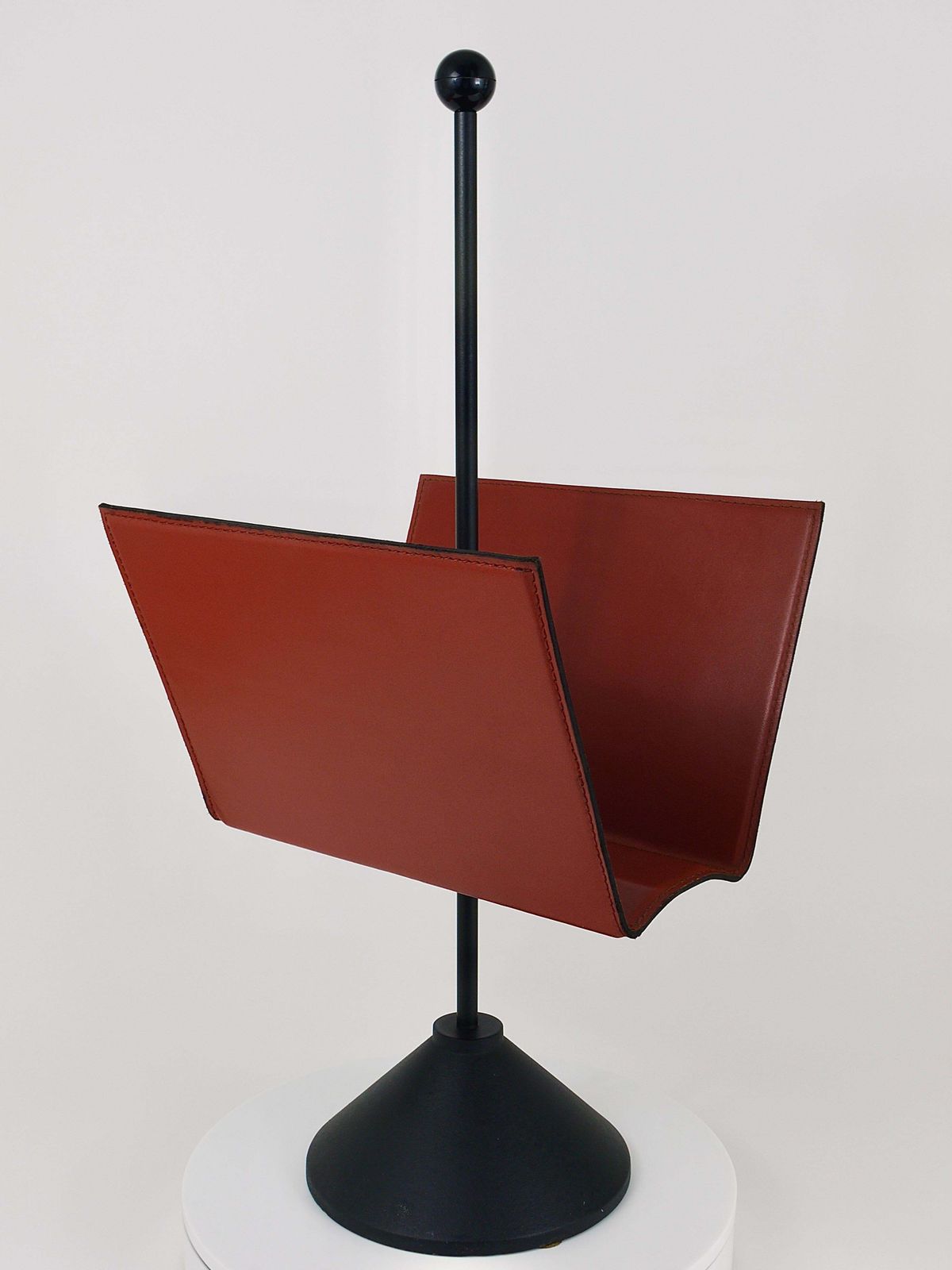 Porada Arredi Black Post Modern Leather Magazine Rack News Stand, Italy, 1980s photo buy