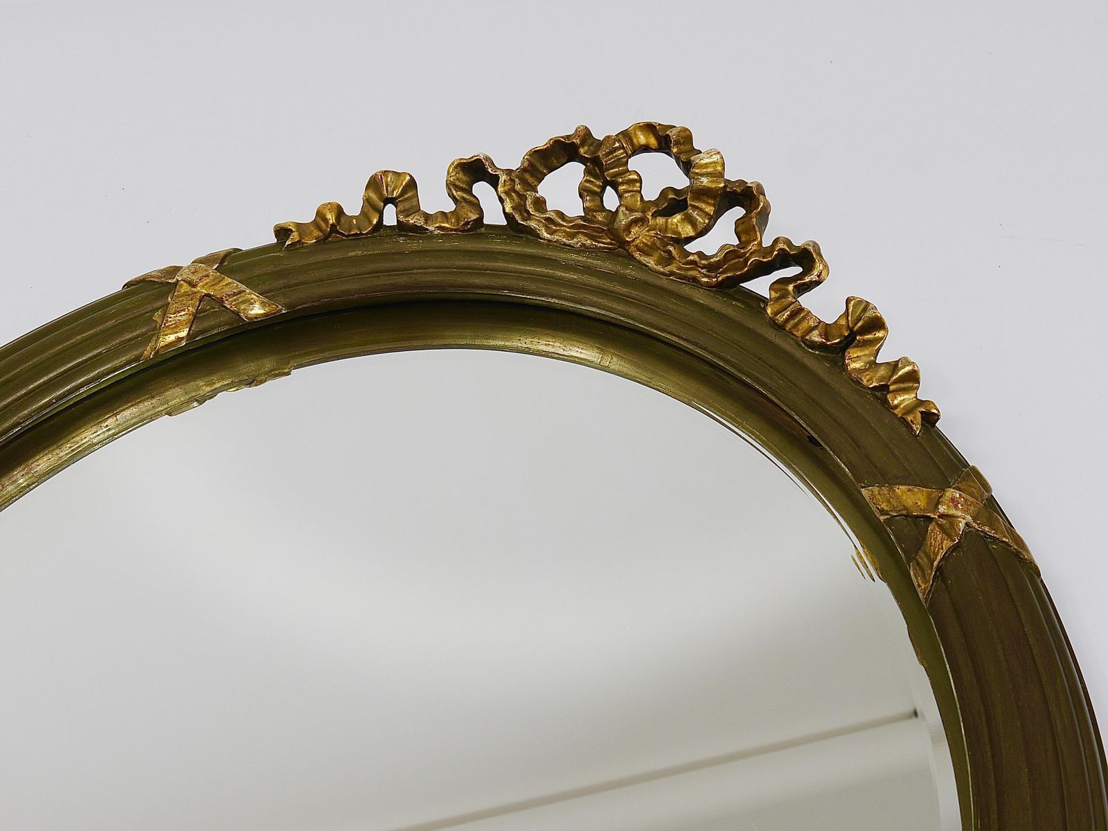 Neoclassical Oval Gilt Wood Gustavian Style Faceted Wall Mirror, Italy, 1900s photo Home Decor