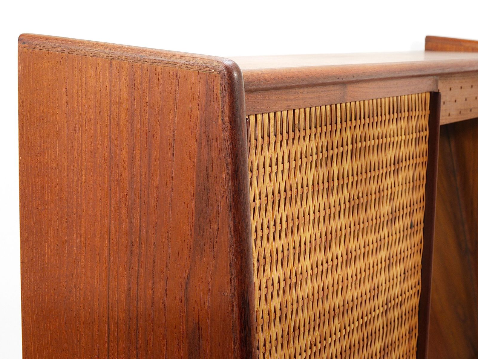 photo vintage Arne Wahl Iversen Wall Mirror & Shelf Cabinet, Teak & Cane For Brenderup Denmark