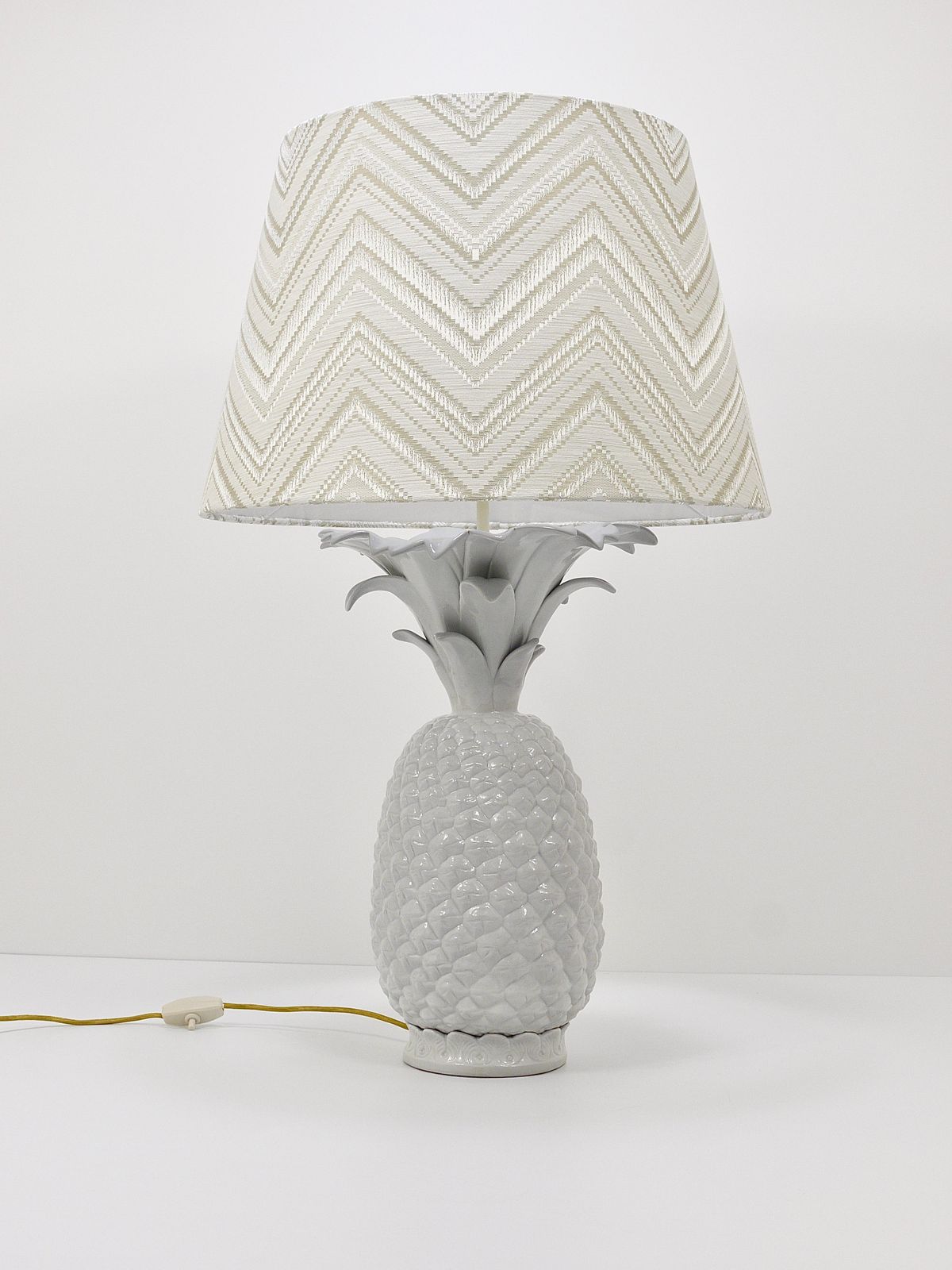 Tommaso Barbi Style White Pineapple Hollywood Regency Table Lamp, Italy, 1970s photo Lighting