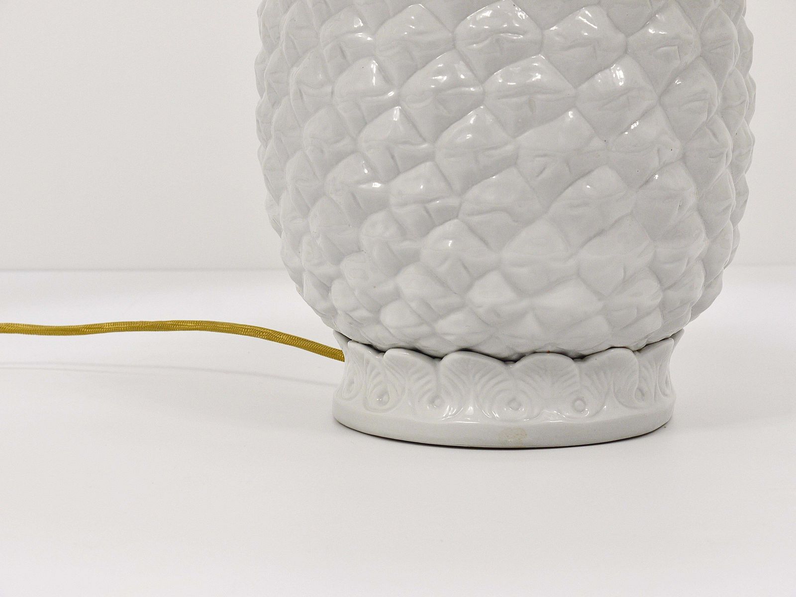 1290.0 Tommaso Barbi Style White Pineapple Hollywood Regency Table Lamp, Italy, 1970s photo