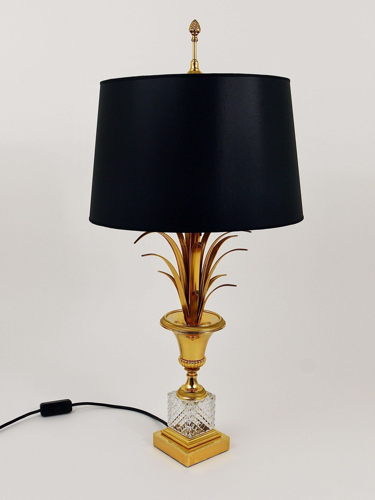 Hollywood Regency Pineapple Leaf Gilt Brass And Glass Table Lamp, France, 1970s photo buy