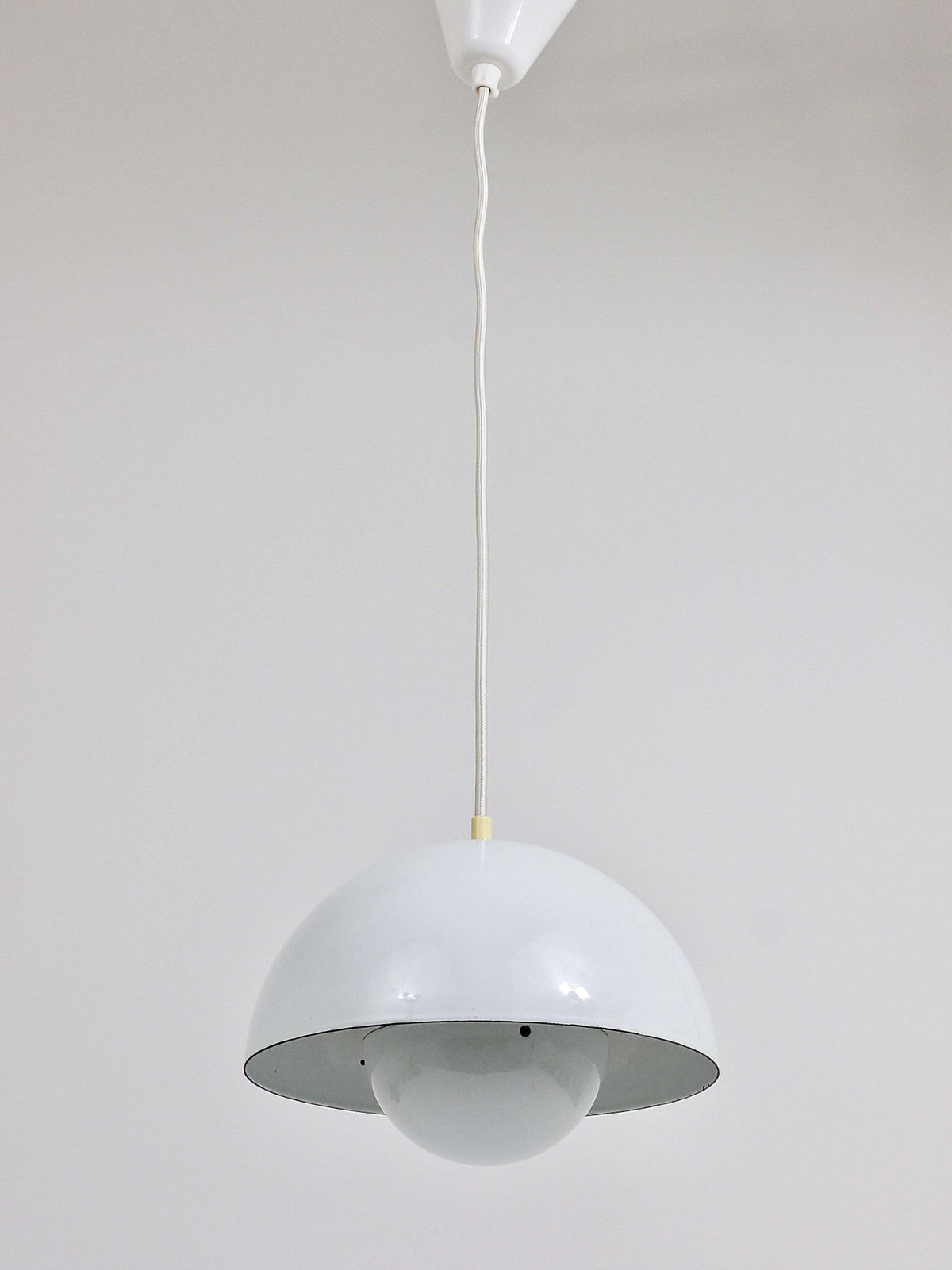 White Verner Panton Flowerpot Pendant Lamp, Louis Poulsen, Denmark, 1969 photo 524.0