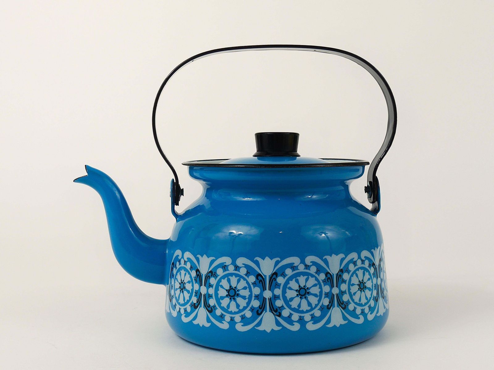 Kaj Franck Mid Century Enamel Tea Pot Kettle, Finel Arabia, Finland photo for sale