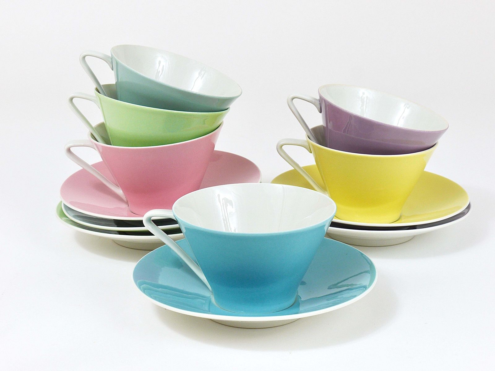 6 Midcentury Pastel Daisy Porcelain Coffee Cups, Lilien, Austria, 1950s photo vinterior