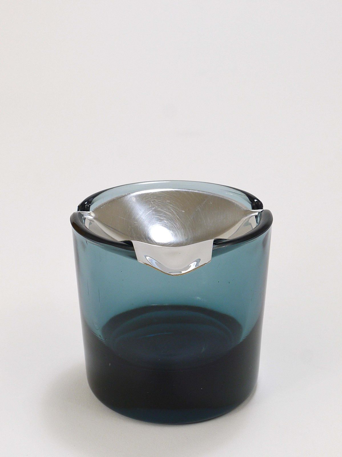 photo vintage Wilhelm Wagenfeld Midcentury Tourmaline Bauhaus Ashtray By Wmf Germany, 1960s