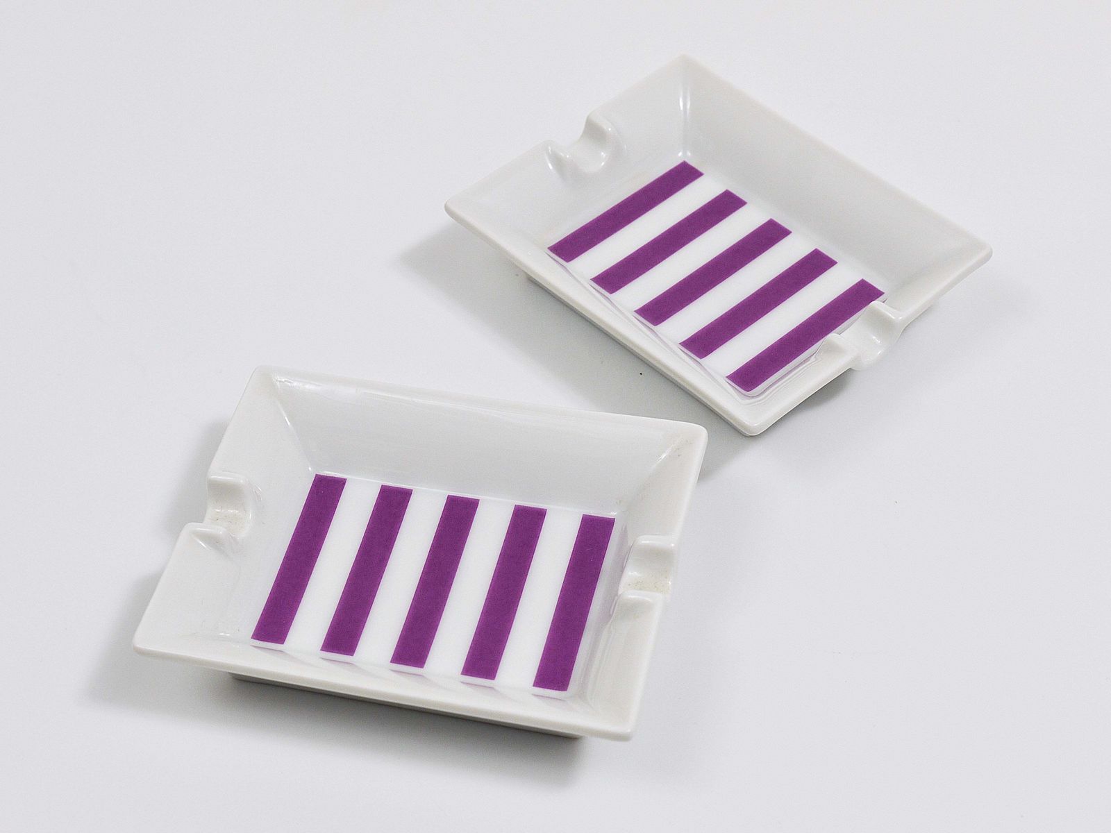 Pair Augarten Vienna Purple Midcentury Fine Porcelaine Ashtrays, Austria, 1950s photo vintage