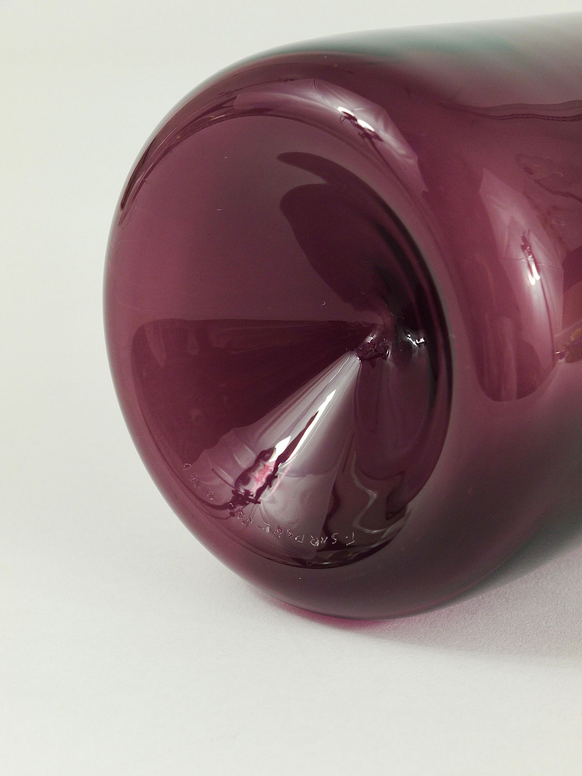Signed Purple Timo Sarpaneva Pullo Bird Bottle Glass Vase, Iittala, Finland photo vinterior