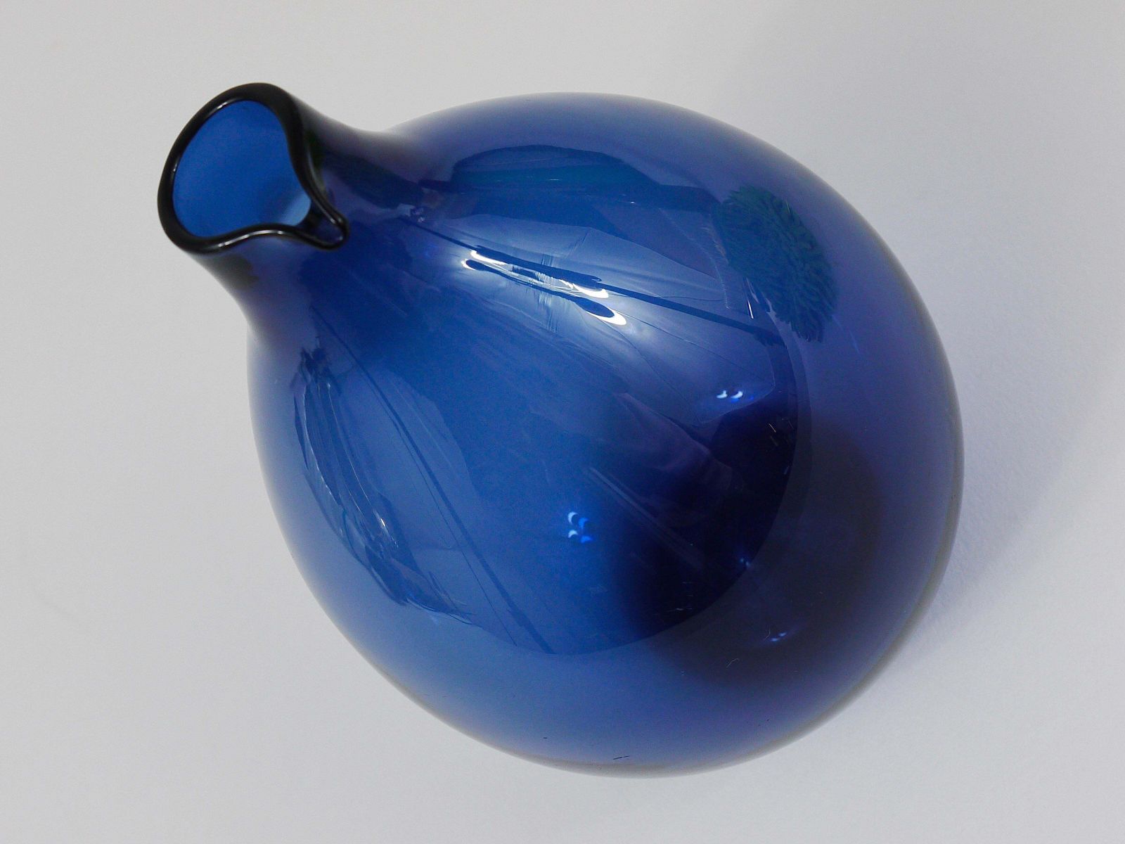 605.0 Signed Blue Timo Sarpaneva Pullo Bird Bottle Glass Vase, Iittala, Finland, 1950s photo