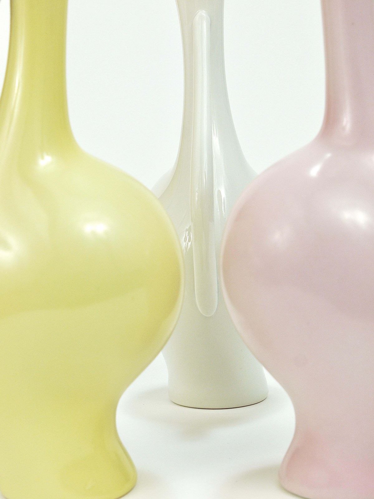 3 Rosenthal „Luise“ Midcentury Porcelain Pastel Vases, Fritz Heidenreich, German photo Home Decor