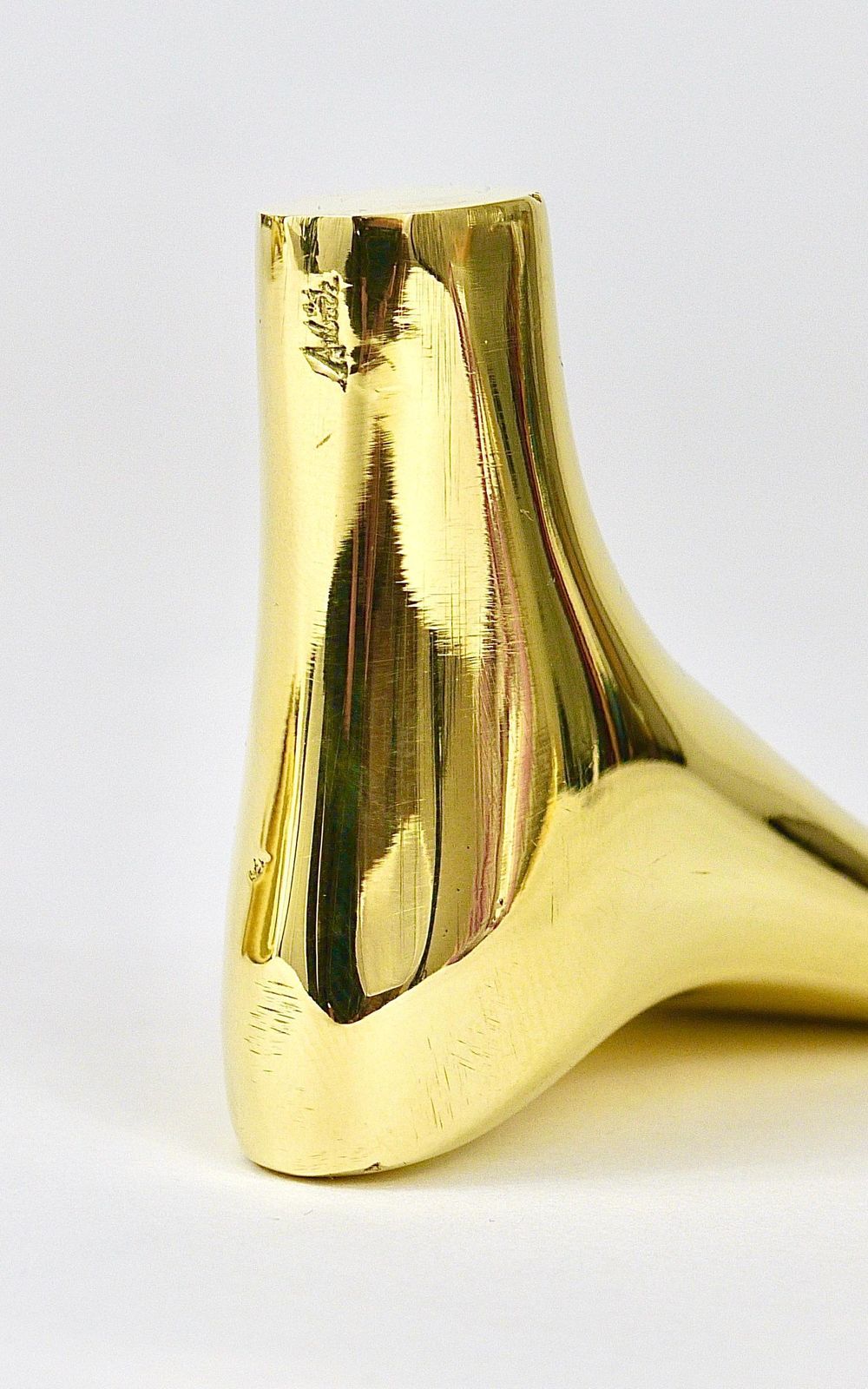 photo vintage Signed Carl Auböck Midcentury Brass Foot Paperweight Handmade Sculpture