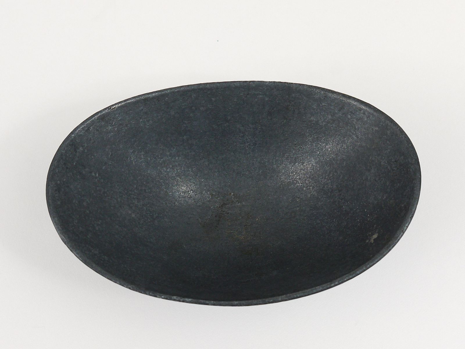 Carl Aubock Midcentury Black Cast Iron Bowl Or Ashtray, Austria, 1950s photo vintage