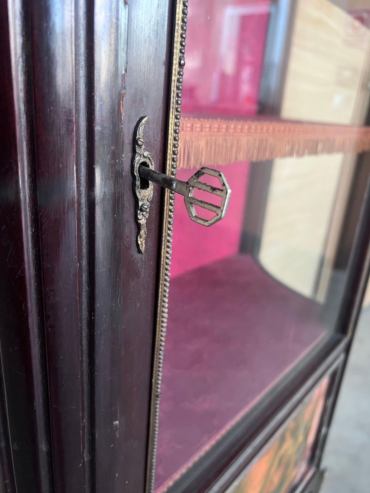 photo for sale Vitrine de style Napoléon III, XIXe siècle