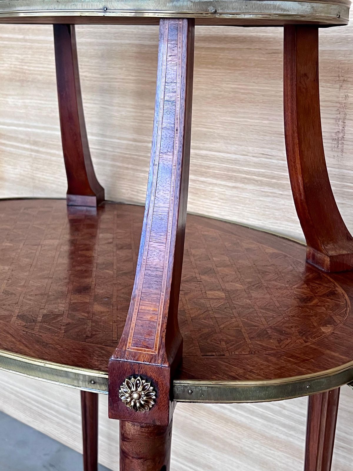 Mobilier Présentoir à dessert français à deux plateaux en acajou, dans le style de Louis XVI photo
