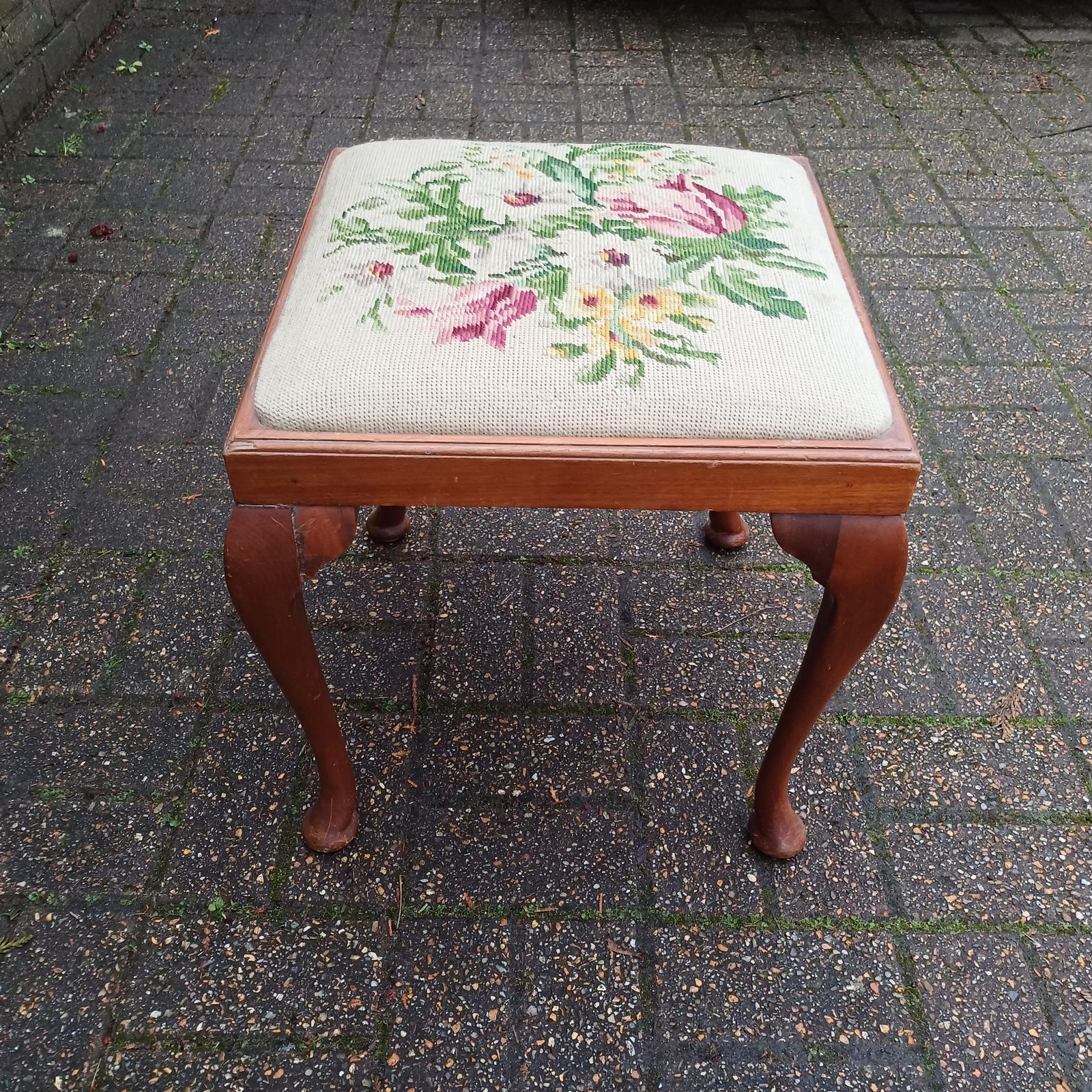 photo furniture Vintage Cabriole Leg Stool With Original Still Life Tapestry, 1920s 1940s, Elegant And Timeless Design