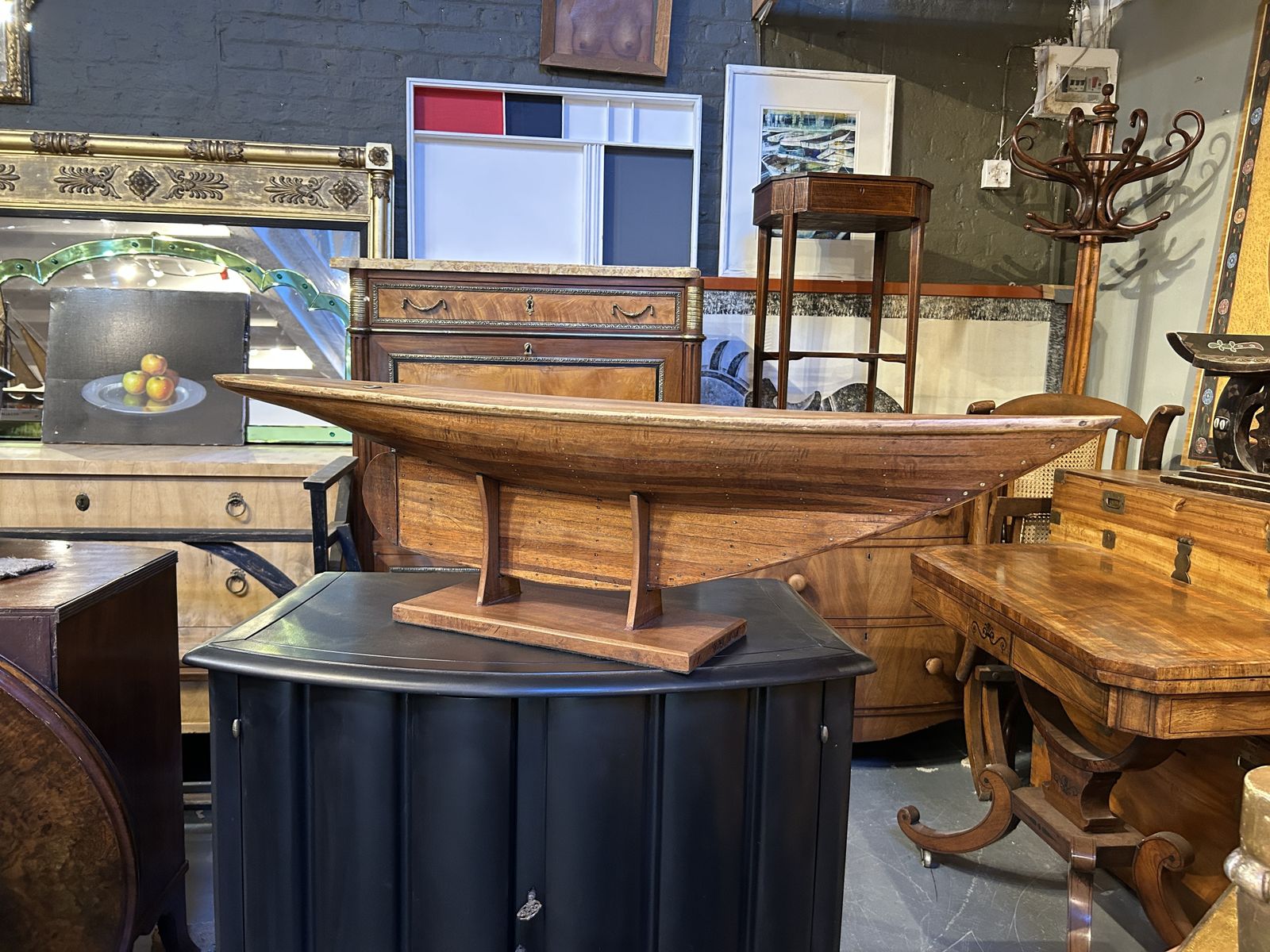 photo furniture Vintage Pond Yacht Hull