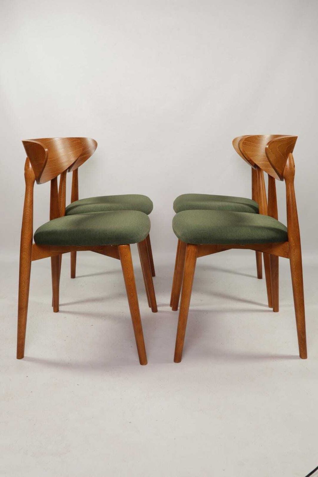 Modern Dining Chairs Set Of 4 , Green Velvet Fabric Office Chairs, Beech Wooden Chairs photo vintage