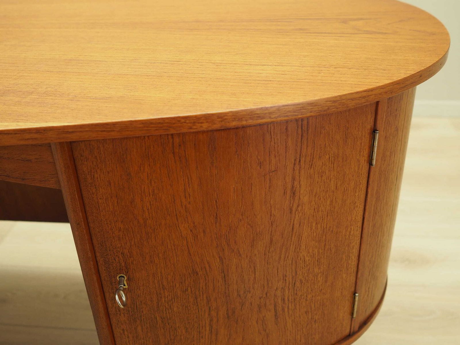 photo vintage Teak Desk, Danish Design, 1970s, Designer: H.P. Hansen, Manufacturer: Randers Møbelfabrik