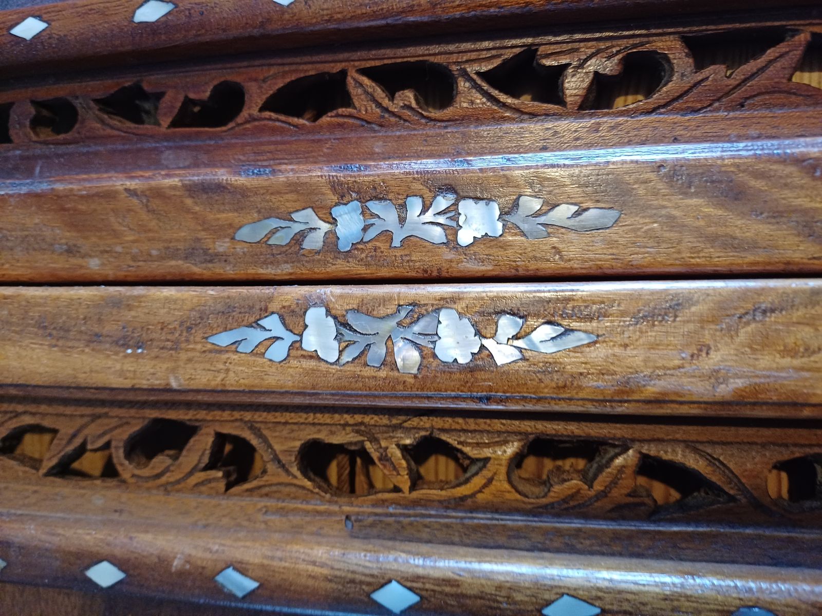 photo vinterior 2 Japanese Wood, Brass And Mother Of Pearl Panel Paintings