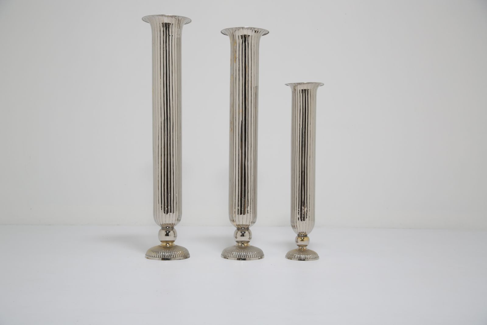 Vintage American Tall Ribbed Trumpet Flute Vase, 1950s. photo 695.0