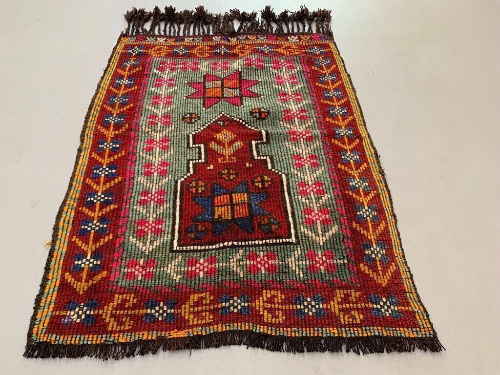 Small Vintage Turkish Kilim Rug 116x89 Cm Wool Kelim photo furniture