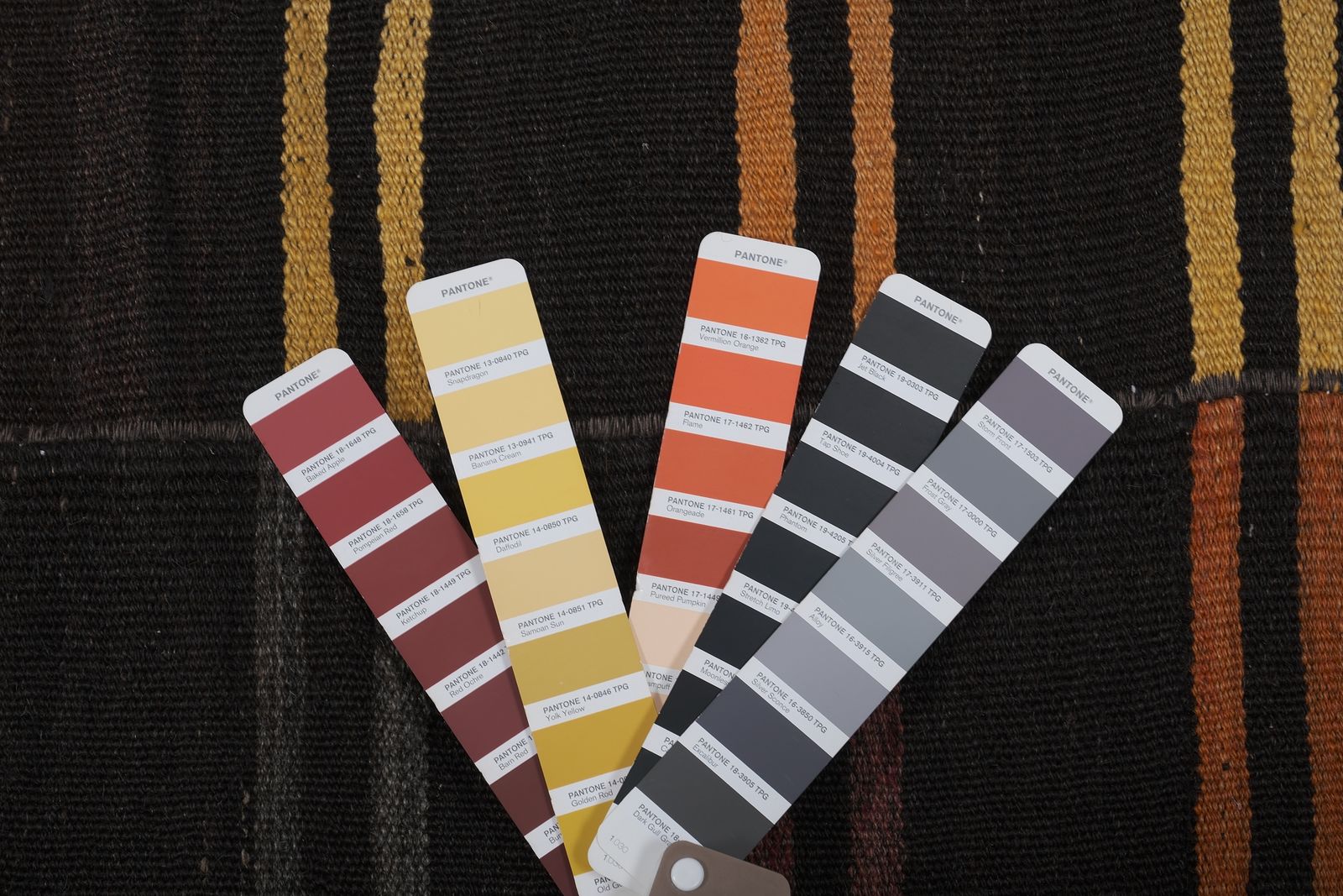 photo furniture Large Anatolian Striped Kilim Rug 10'7'' X 12'2''