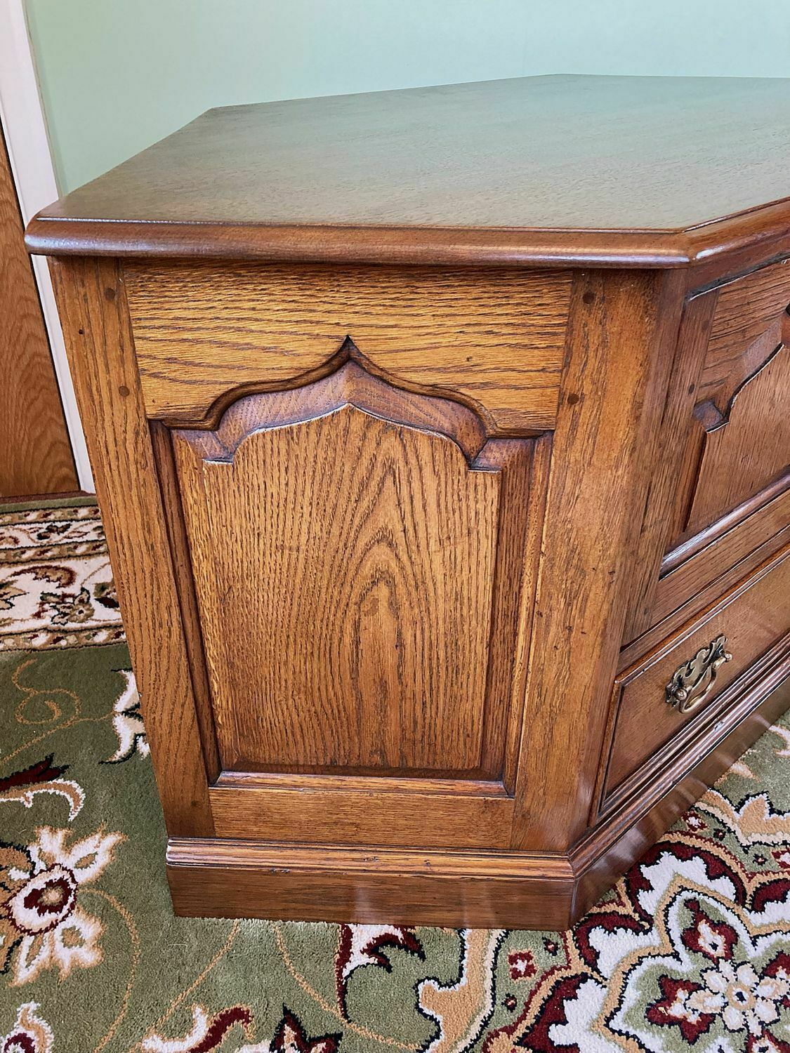 Royal Oak Canterbury Corner Tv Cabinet photo vintage