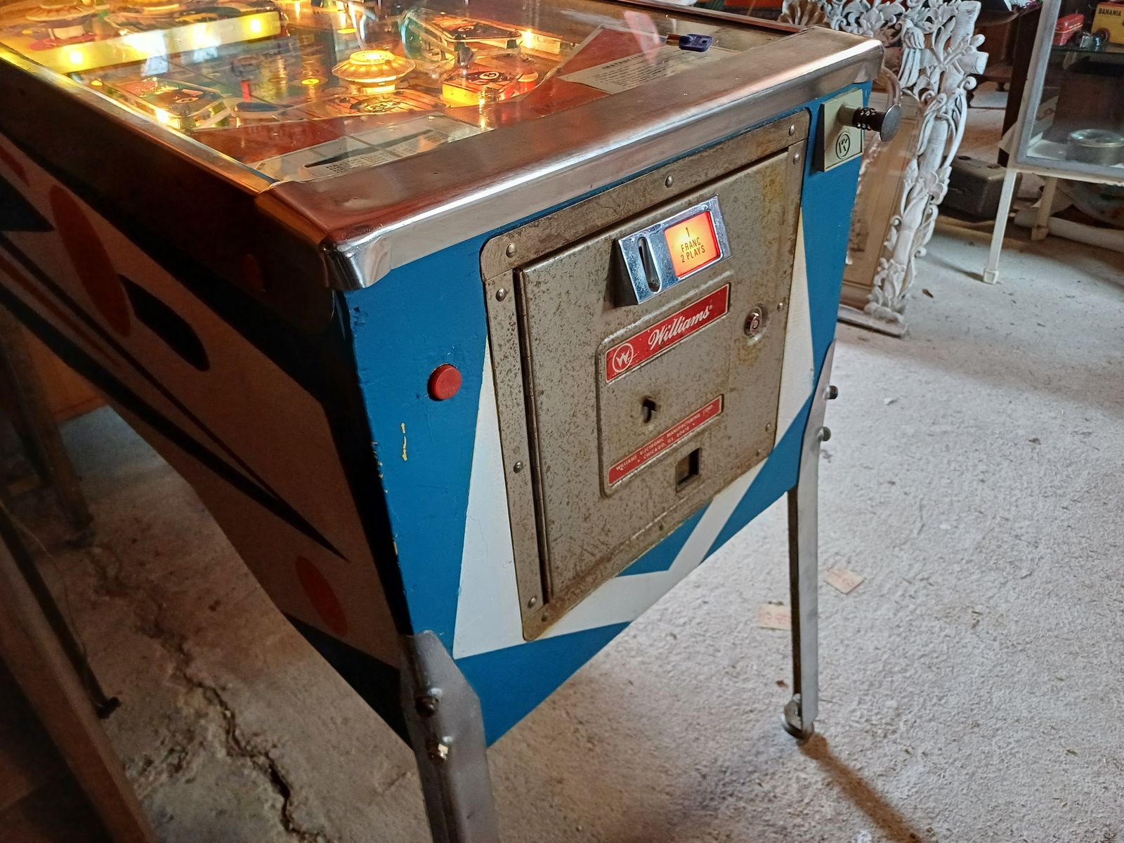 4125.0 Williams 8 Ball Pinball Machine 1966 photo