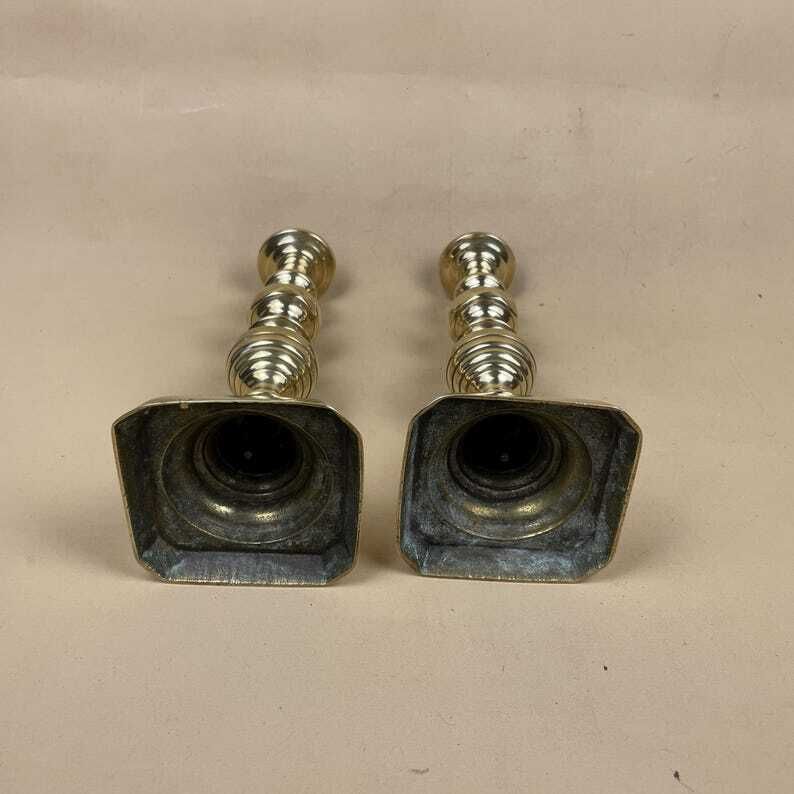 photo furniture Antique Matching Pair Of Gold Brass Metal Candlestick Candle Stick Vintage Column Taper Dinner Candlesticks Square Base Shiny Ornate Old
