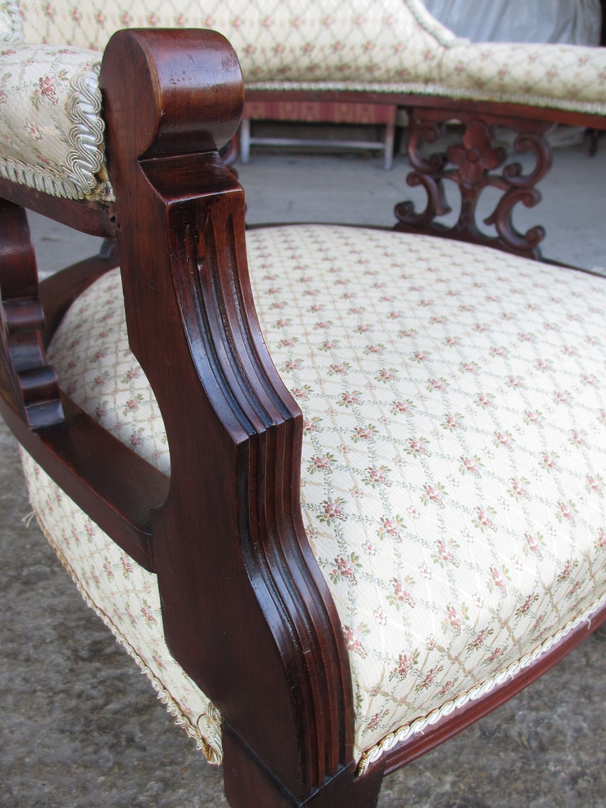 photo furniture Pair Of Edwardian Mahogany Upholstered Tub Armchairs