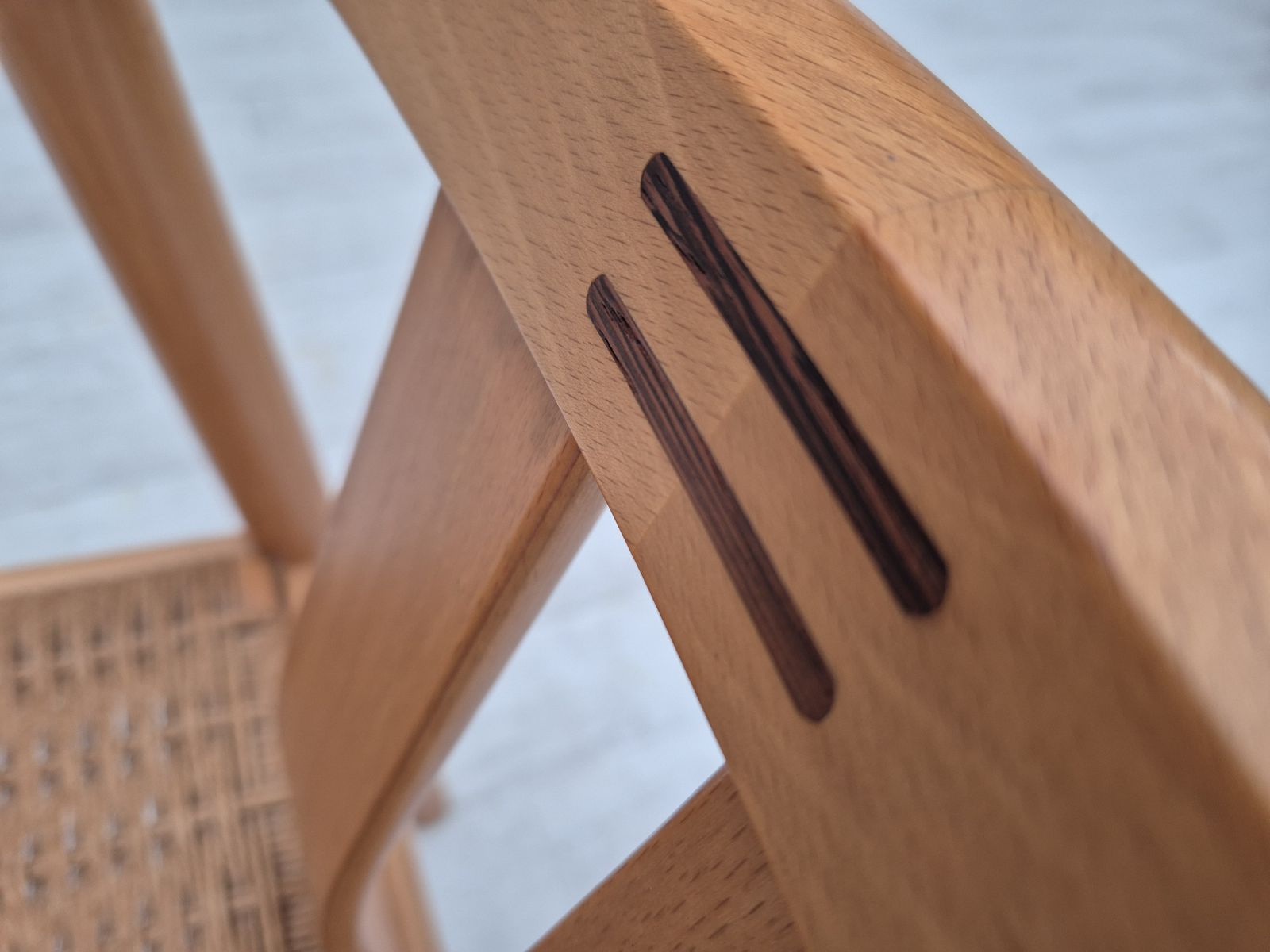 photo furniture Ca. Jaren 1970, Deens Design Van Hans J. Frydendahl Voor Boltinge Stolefabrik, Paar Stoelen Model "Cleopatra", Beukenhout.
