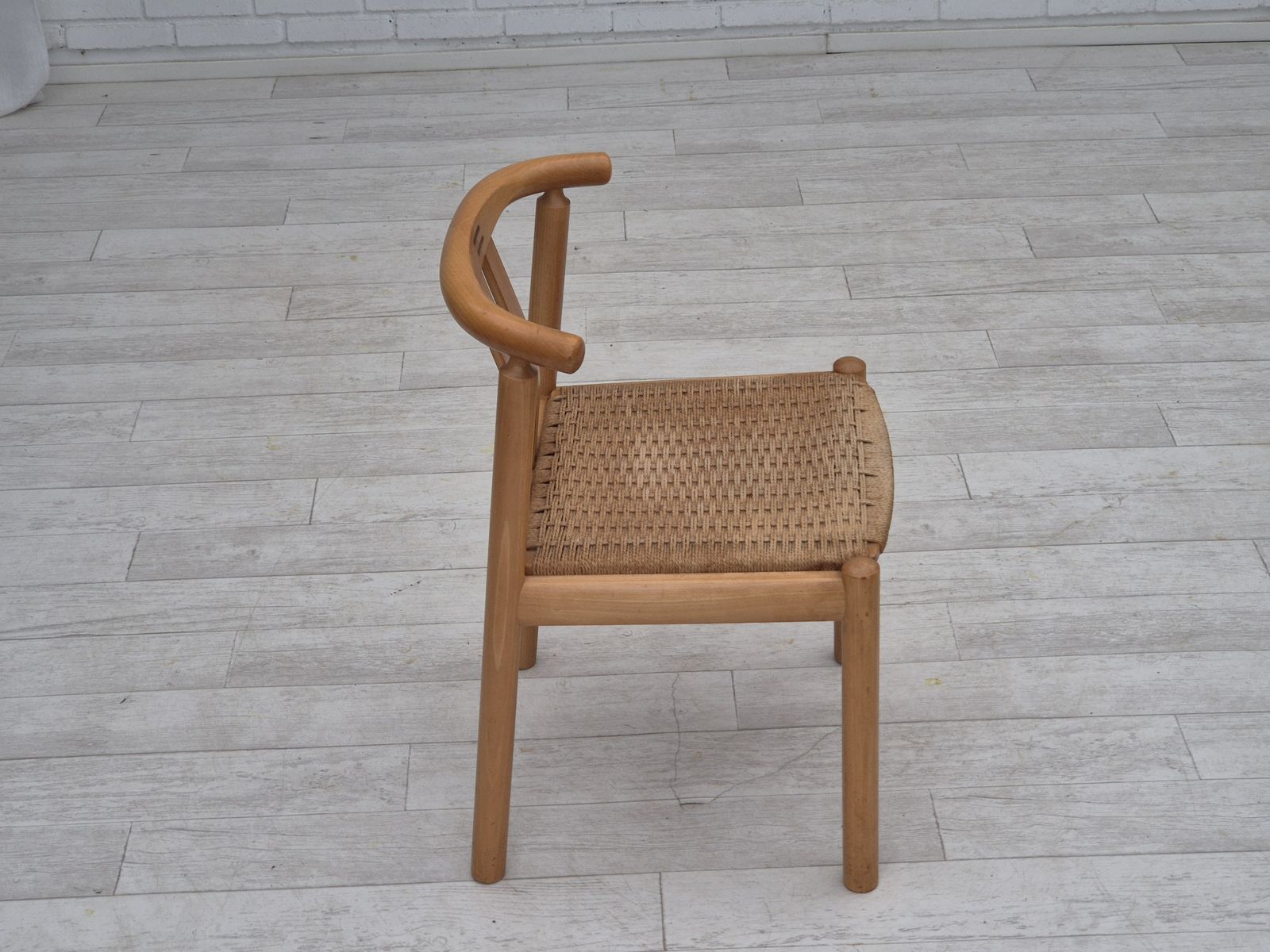 photo buy Ca. Jaren 1970, Deens Design Van Hans J. Frydendahl Voor Boltinge Stolefabrik, Paar Stoelen Model "Cleopatra", Beukenhout.